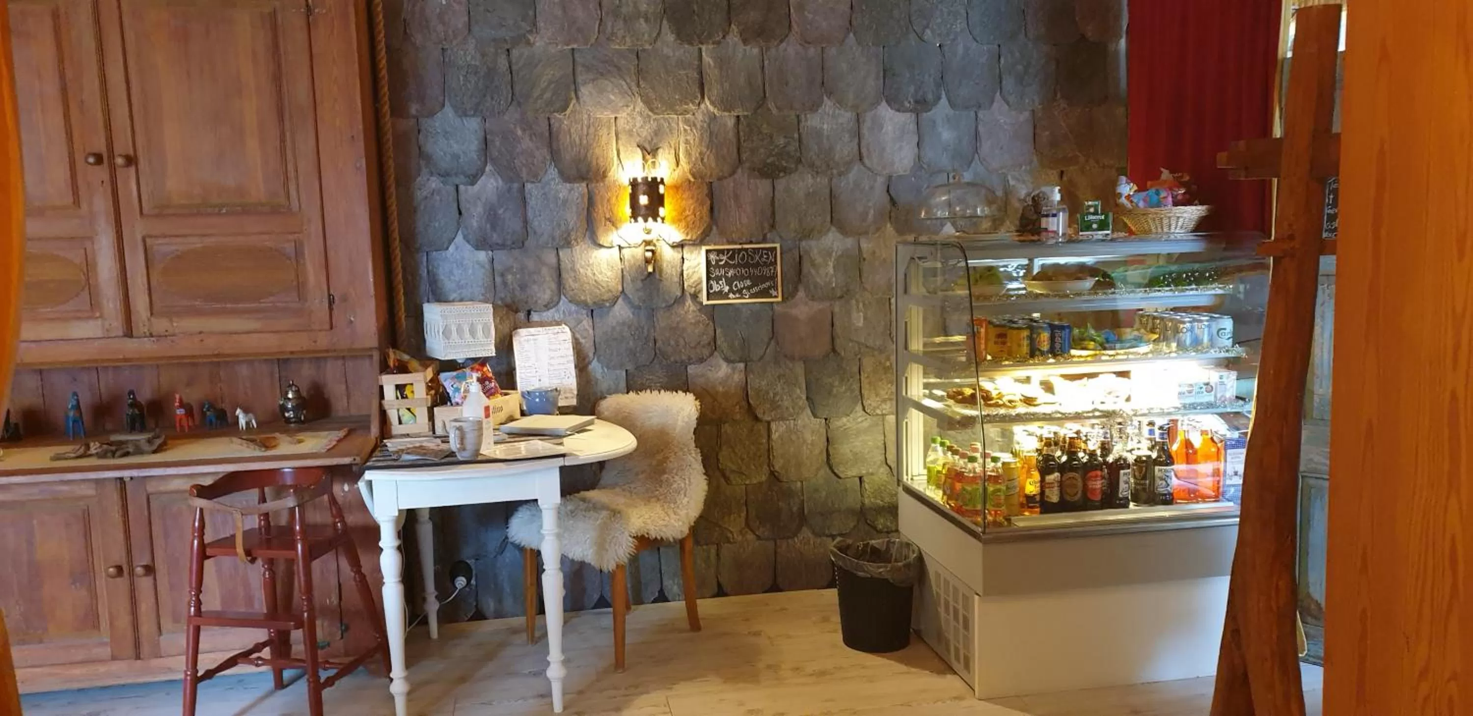 Drinks in Woodstock B & B Studios