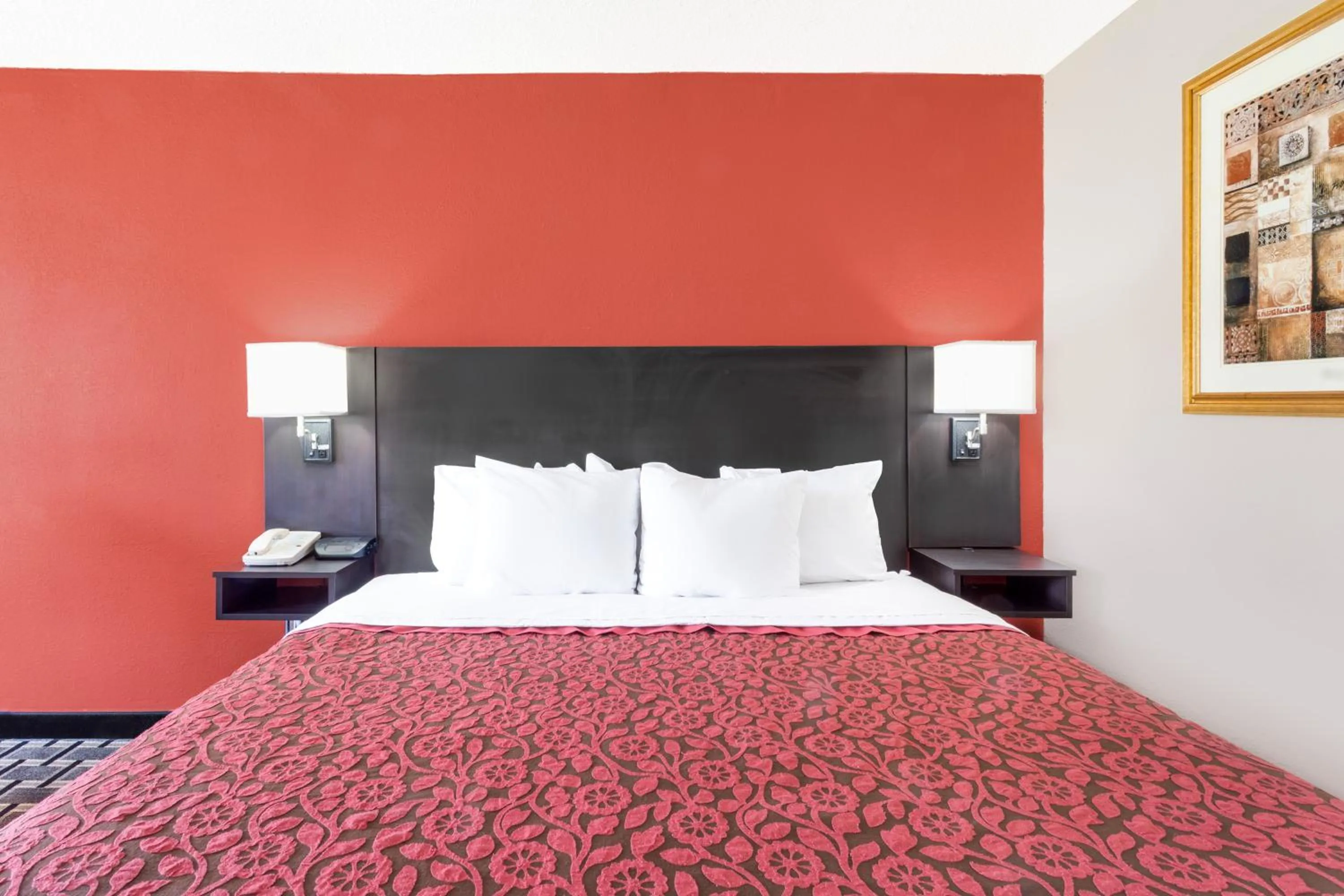 Bed in Days Inn by Wyndham Cullman