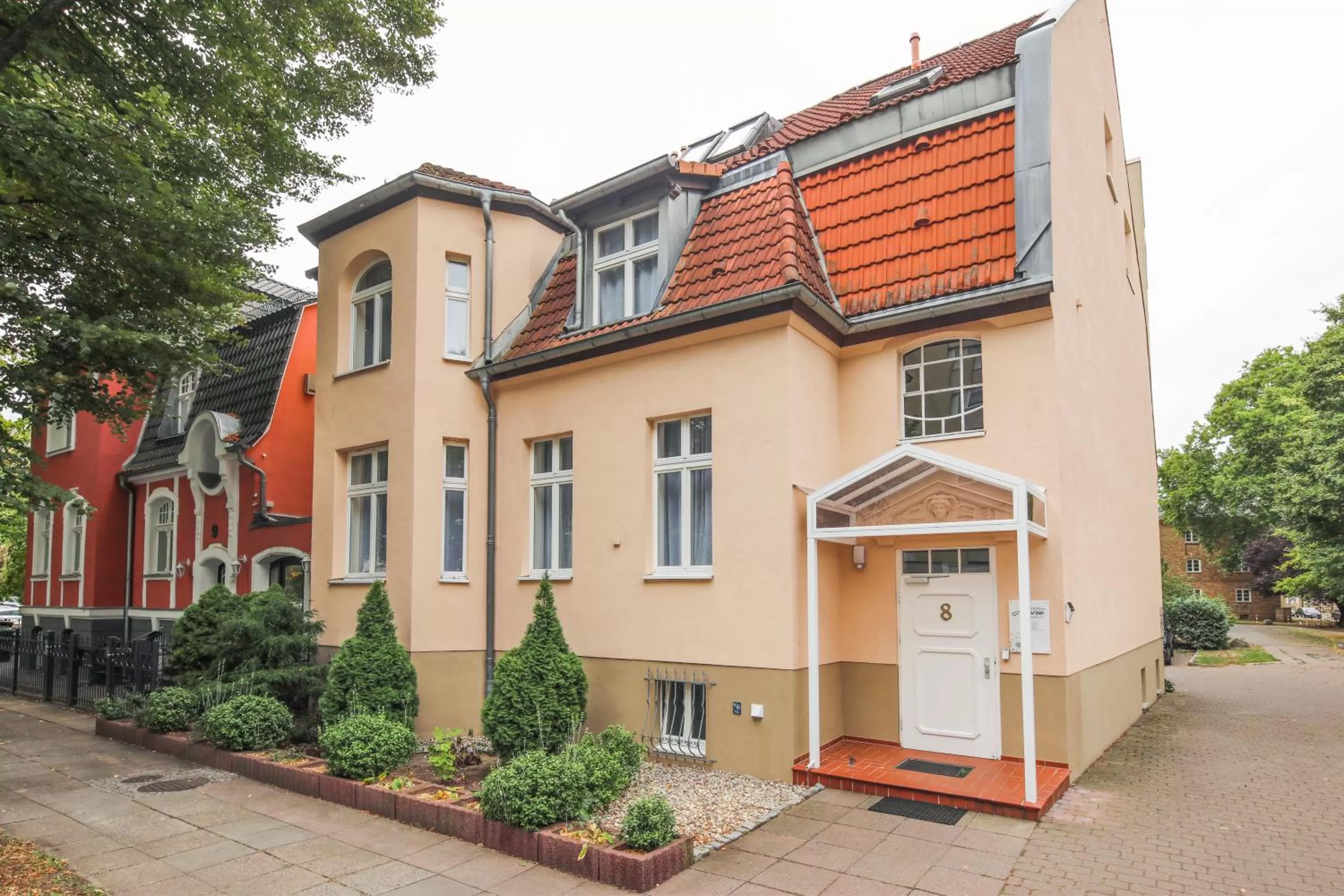 Property building in Amaroo - Gästehaus "Charlotte"