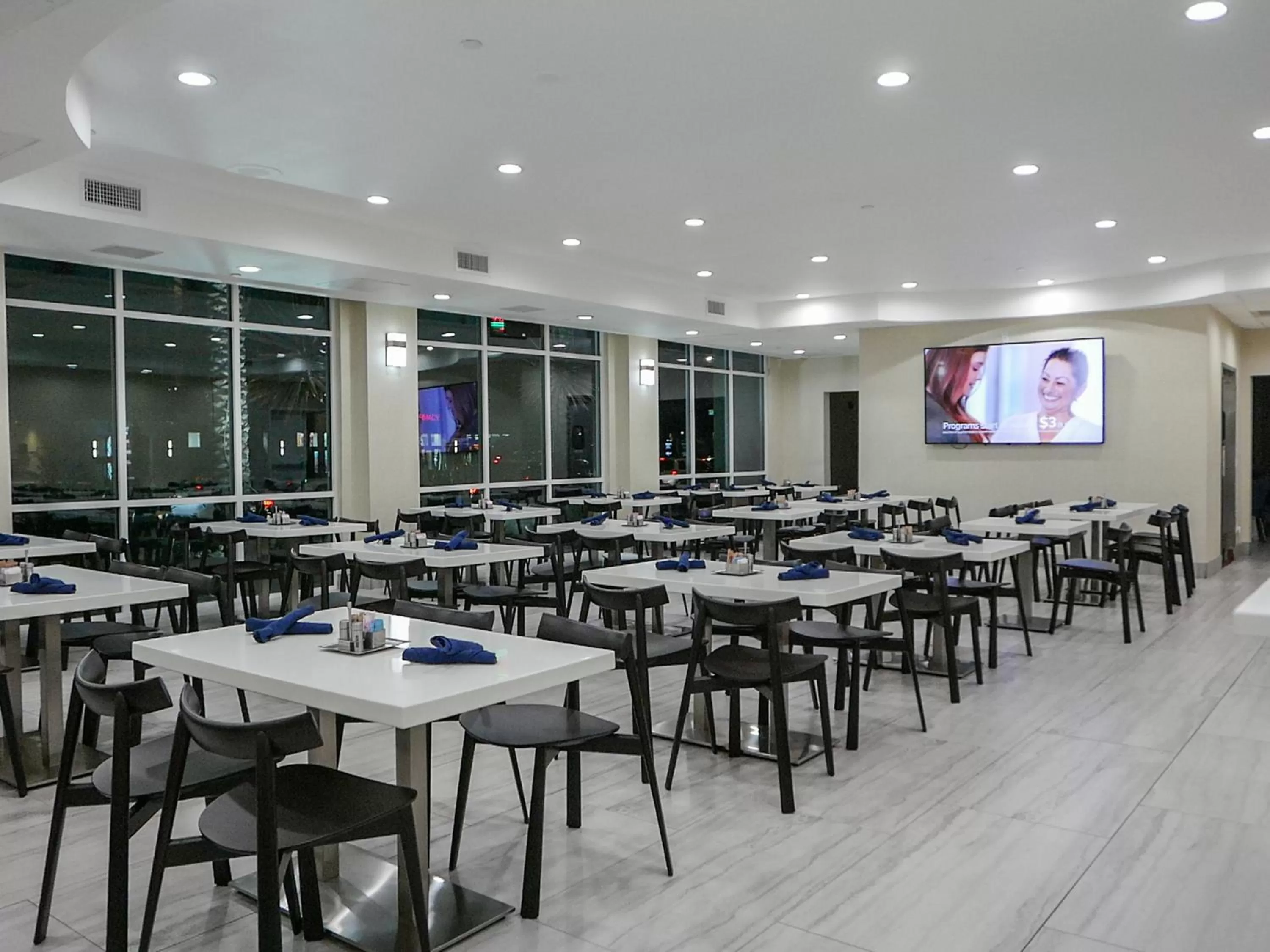 Restaurant/places to eat in Wyndham Anaheim