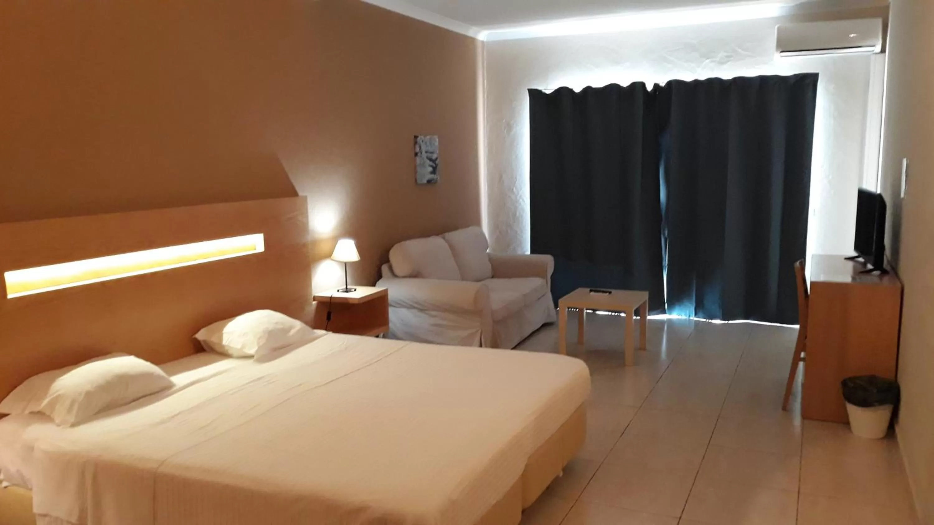 Bathroom, Bed in Vilamar