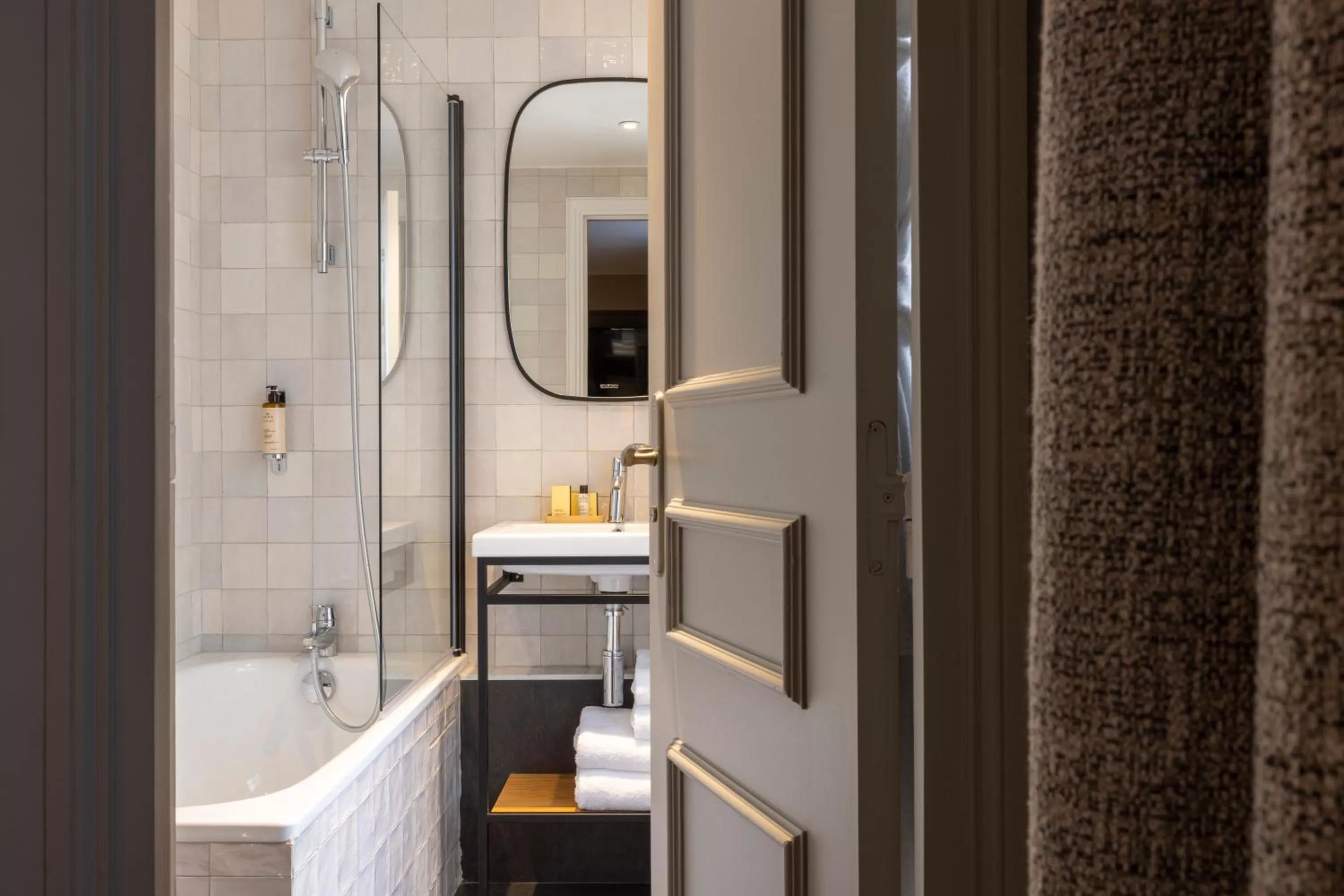 Toilet in Hôtel Hélios Opéra