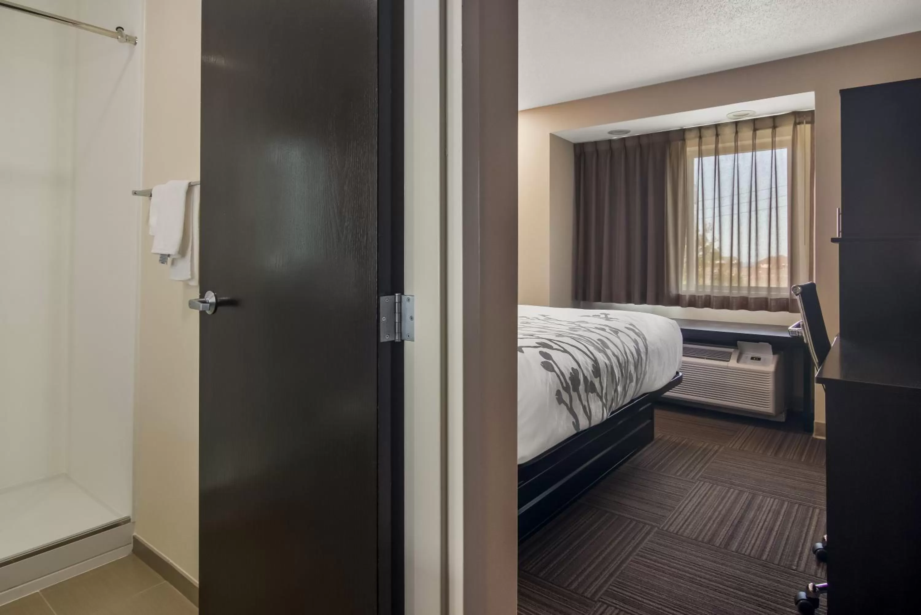 Bed in Sleep Inn Erie near Sports Center