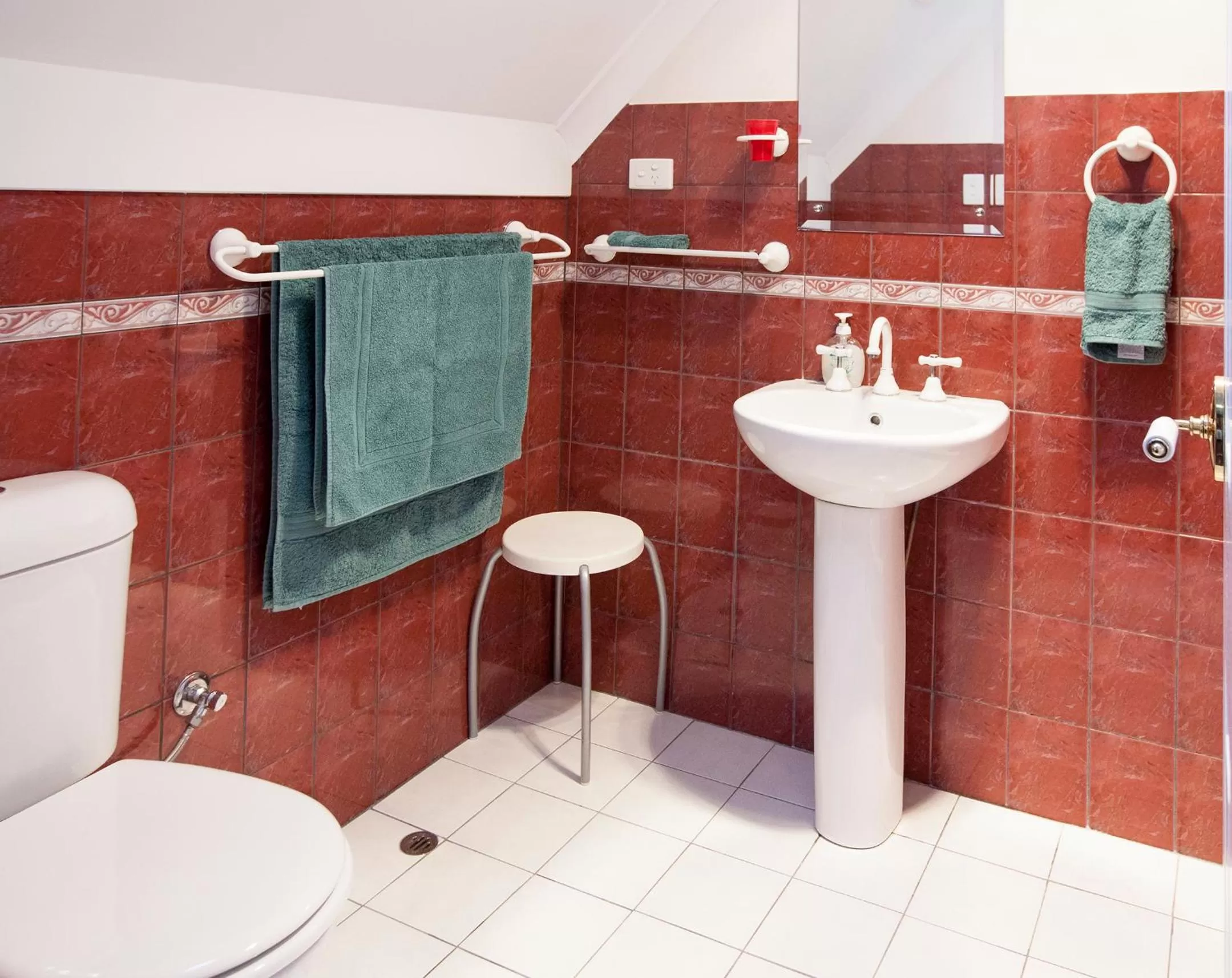 Shower, Bathroom in Aarn House B&B Airport Accommodation