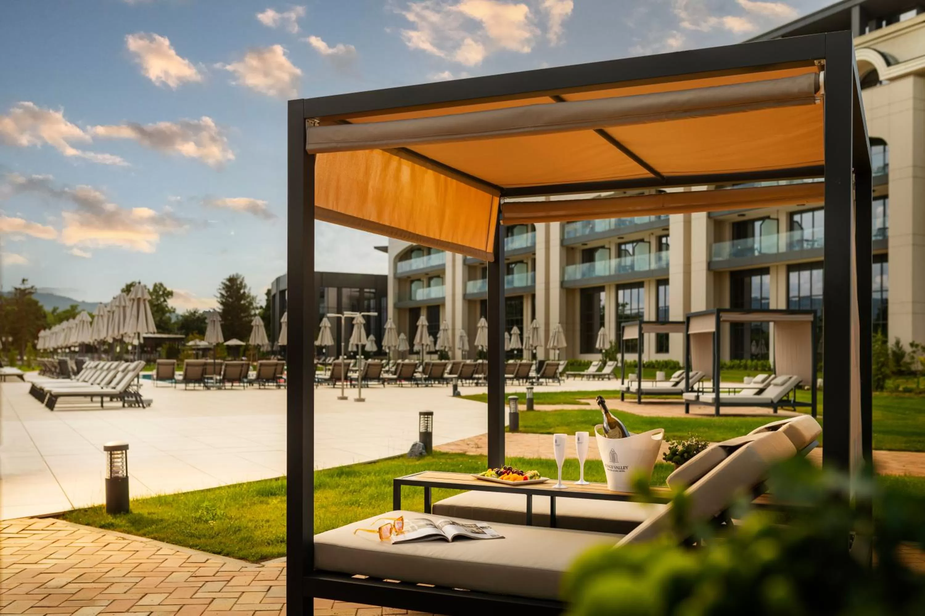 Swimming pool in Kings' Valley Medical & Spa Hotel