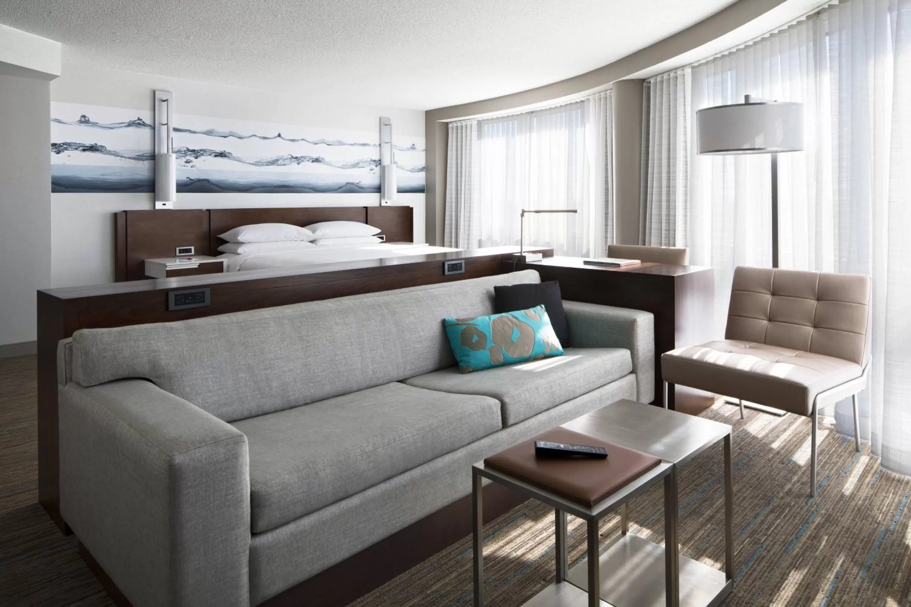 Luxury King Room with City View in Kansas City Marriott Country Club Plaza