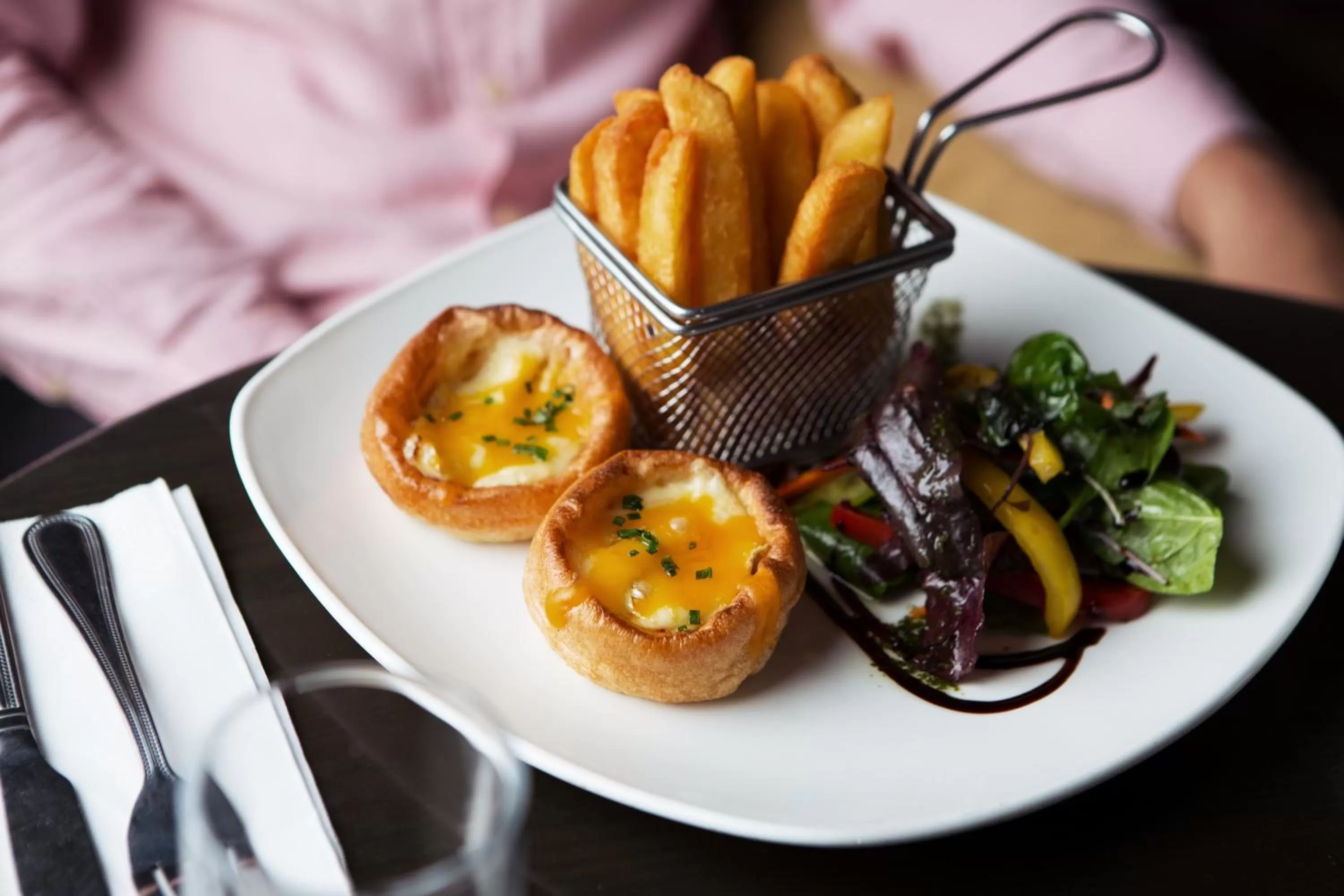 Restaurant/places to eat in Anner Hotel