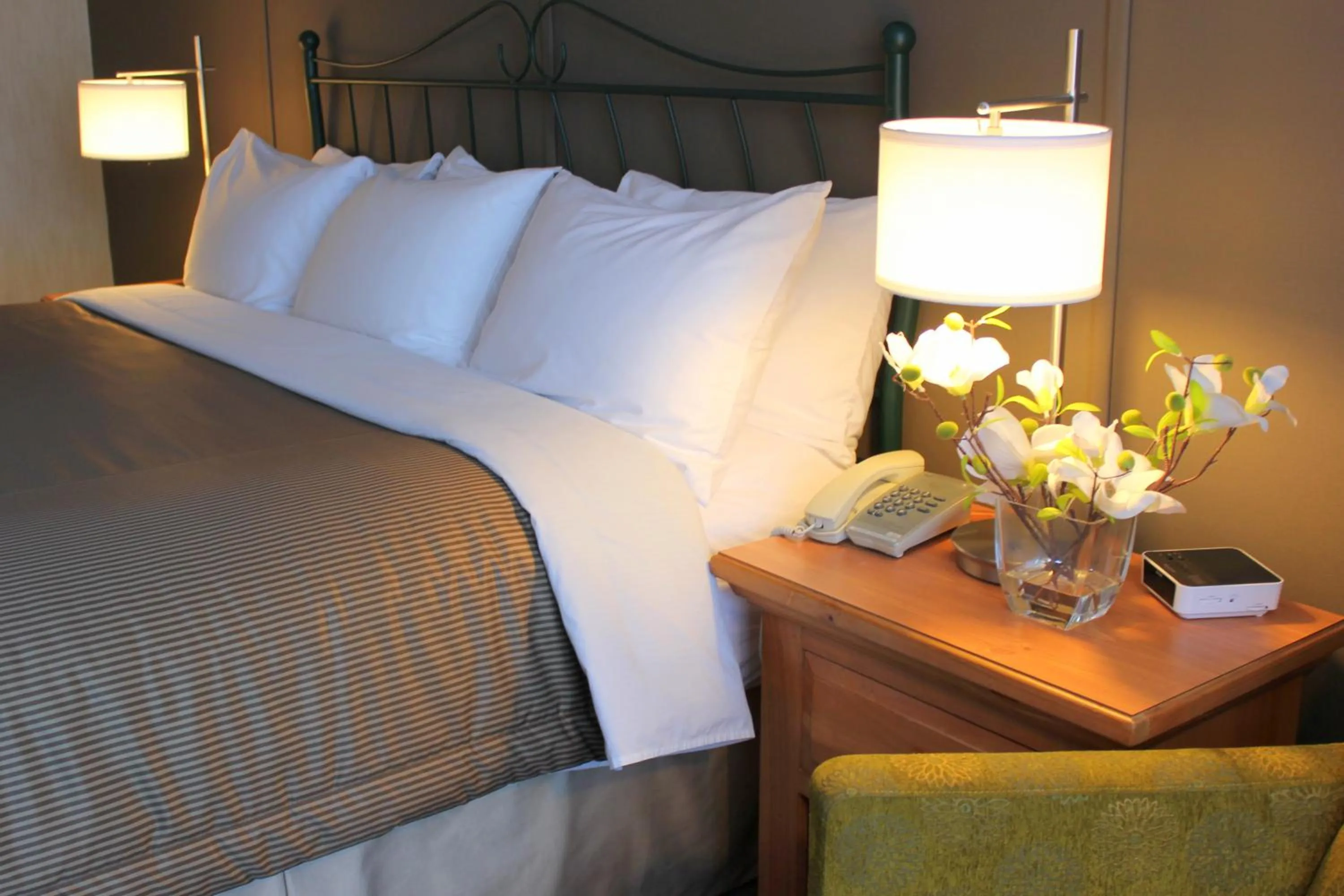 Standard King Room in Confederation Place Hotel