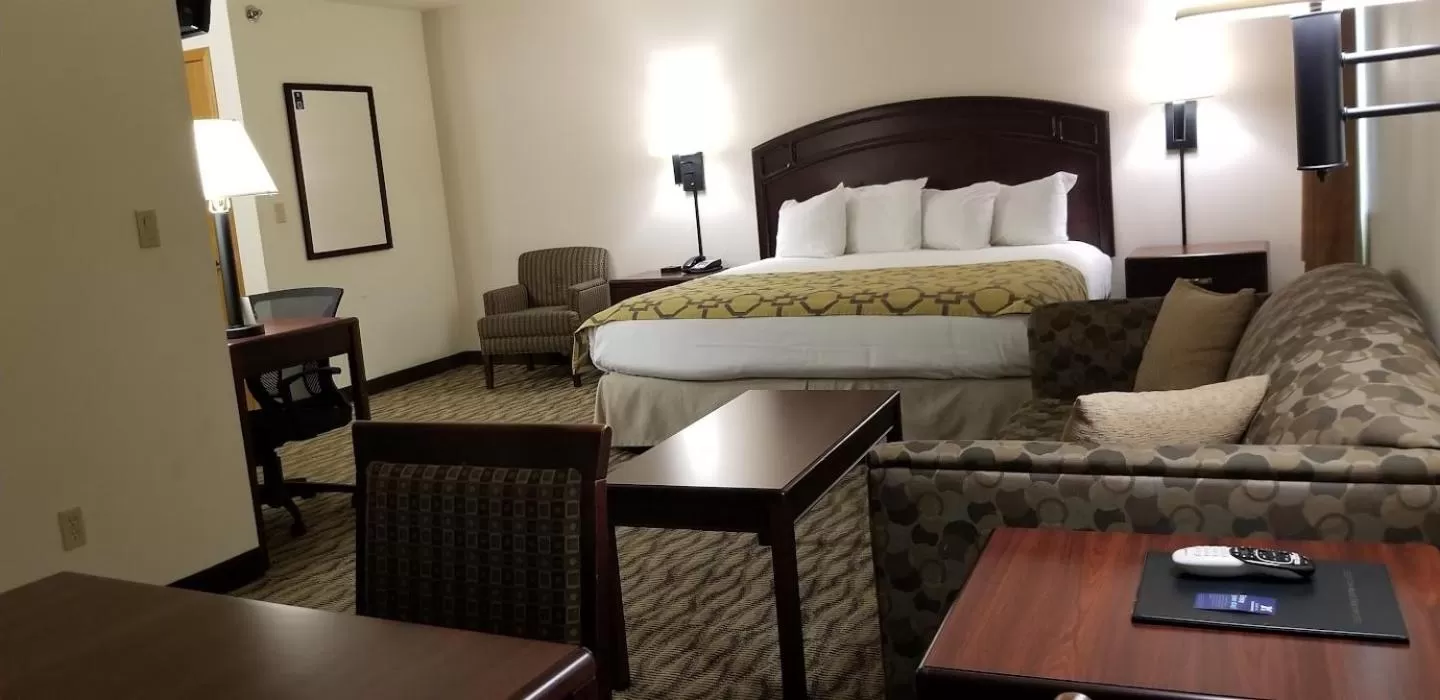 Photo of the whole room, Bed in Baymont by Wyndham Harlan