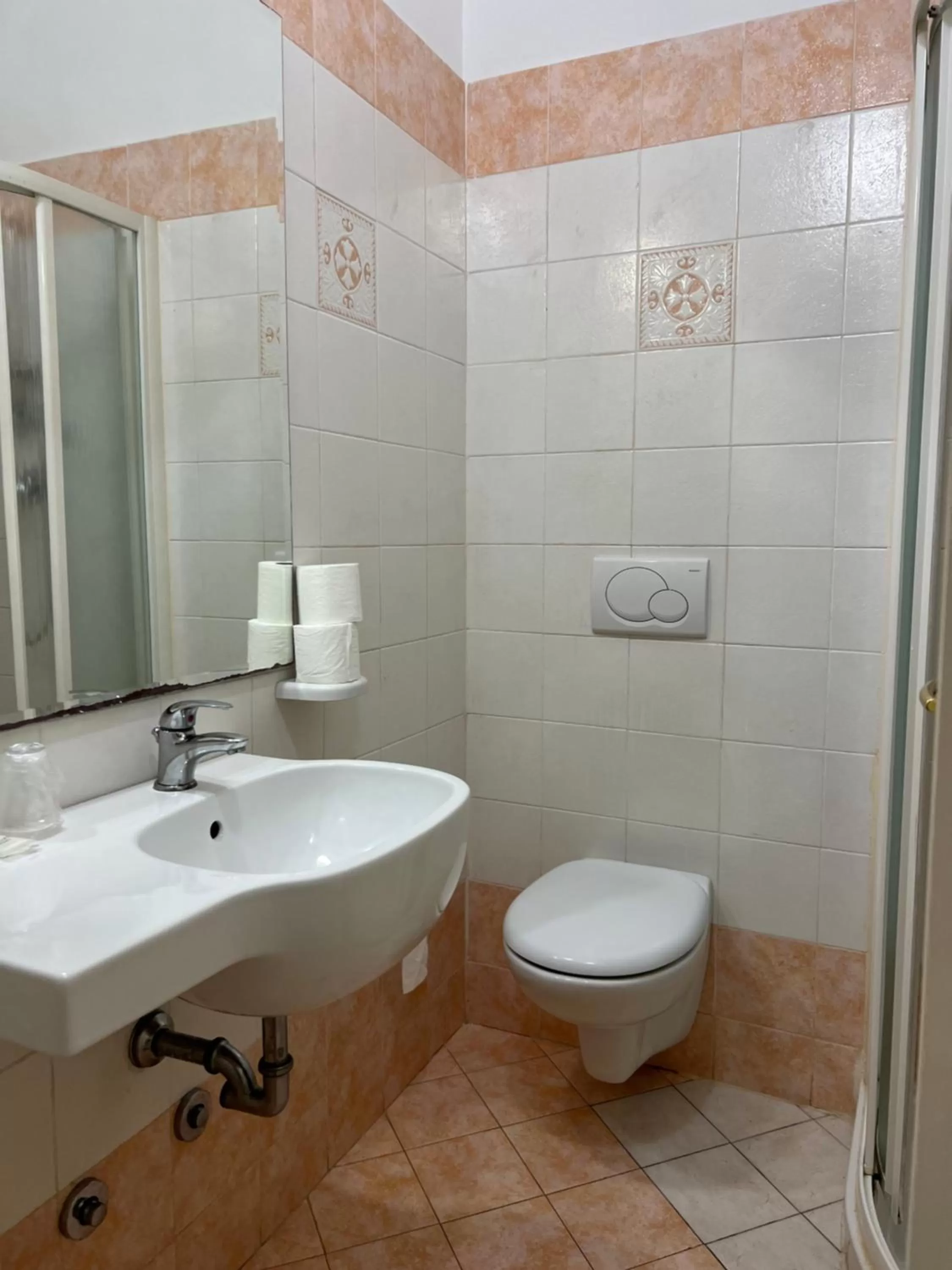 Shower in Hotel Stella D'Italia - Nuova gestione