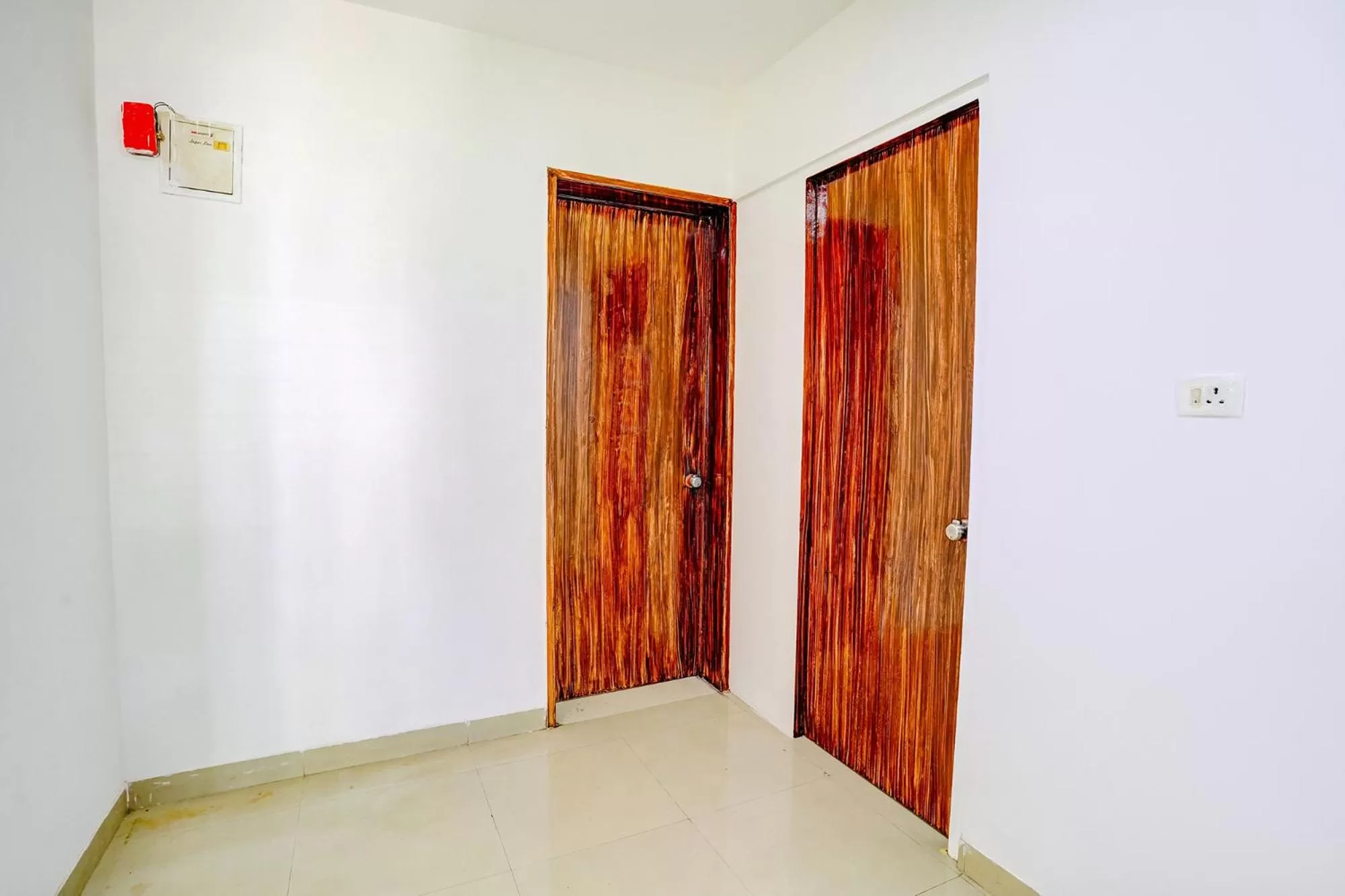 Lobby or reception, TV/Entertainment Center in FabHotel Woods Regency