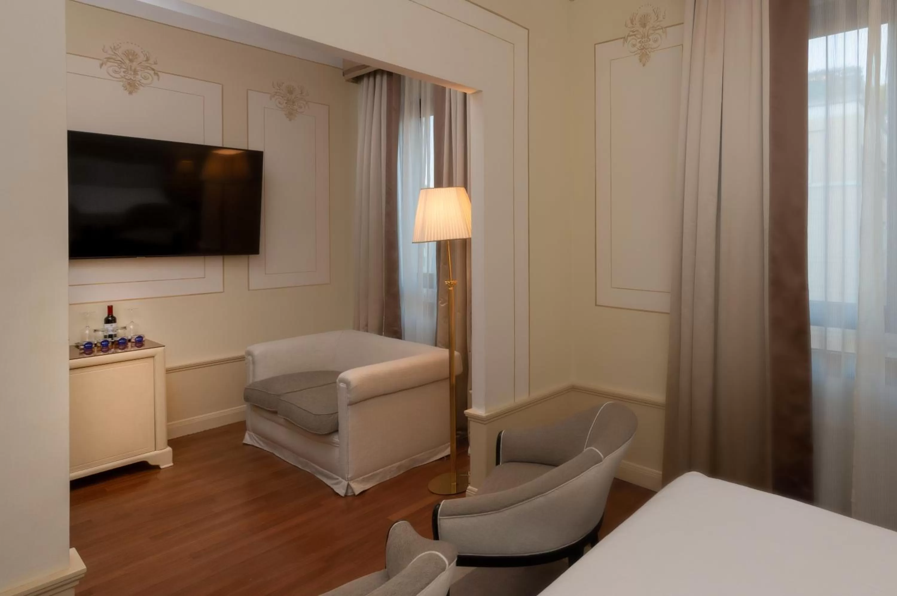 TV and multimedia, Bed in Radisson Blu GHR Rome