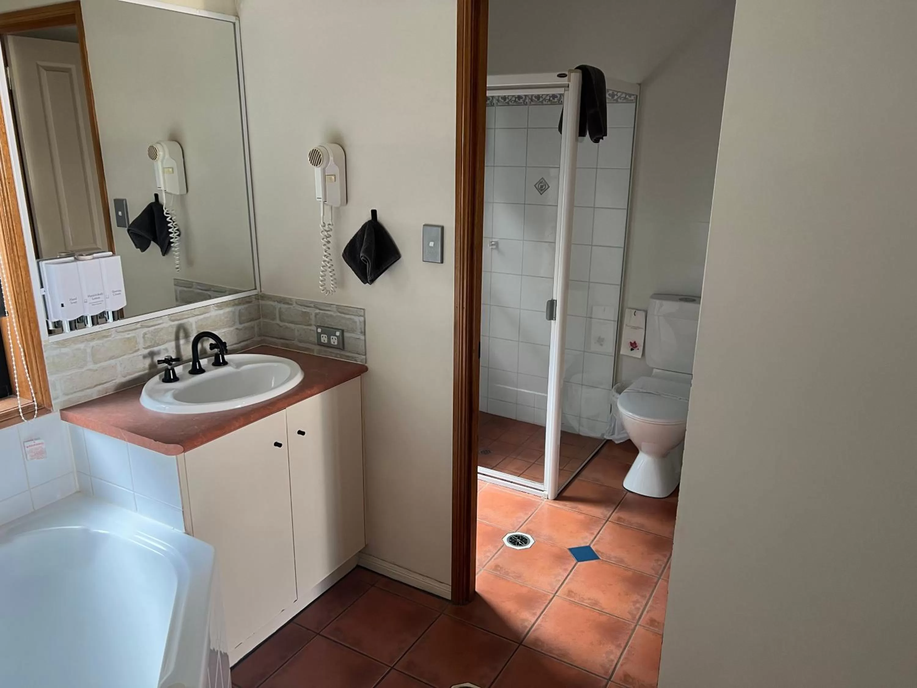 Asters On James Motor Inn