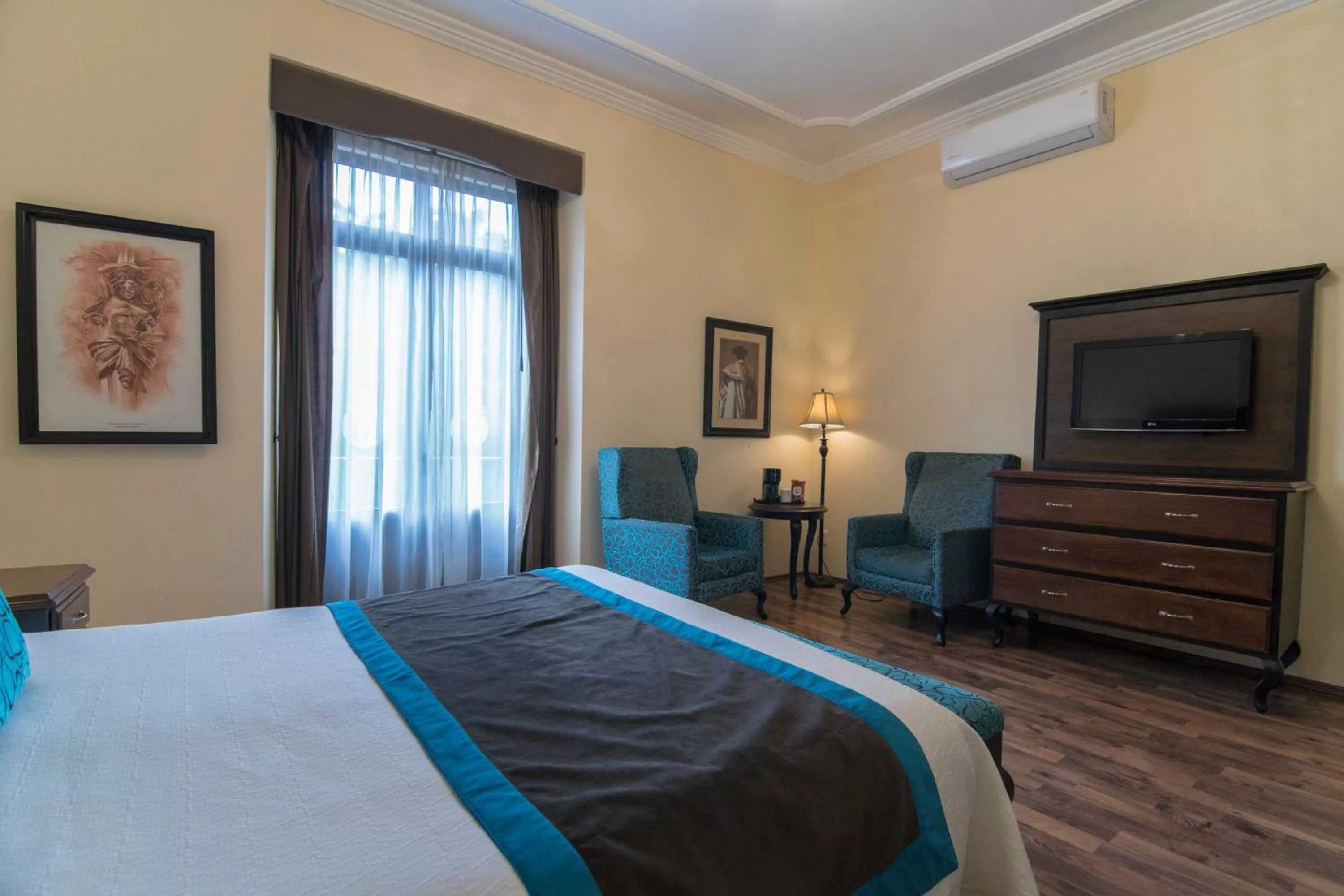 Bedroom, Bed in Hotel Morales Historical & Colonial Downtown Core