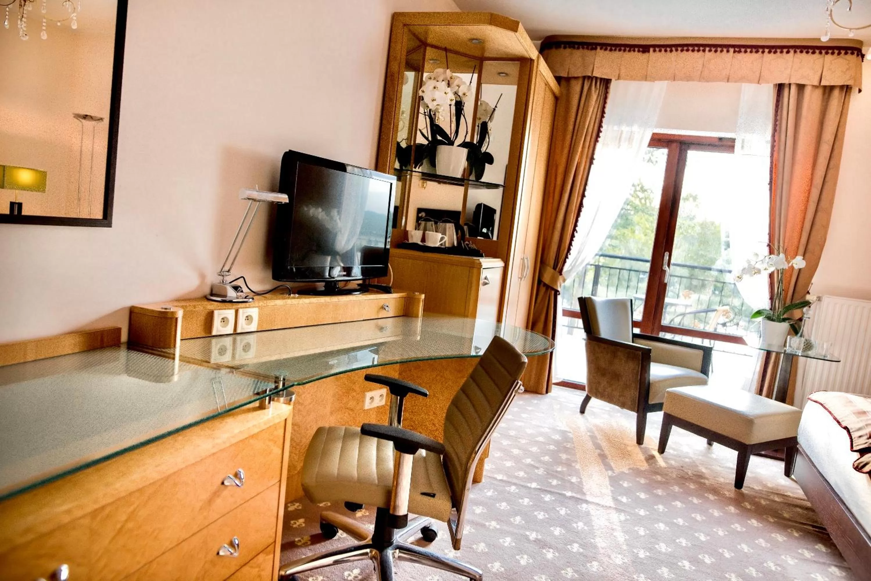 Seating area, TV/Entertainment Center in Pałac na wodzie Falkowski Medical & SPA & Conference