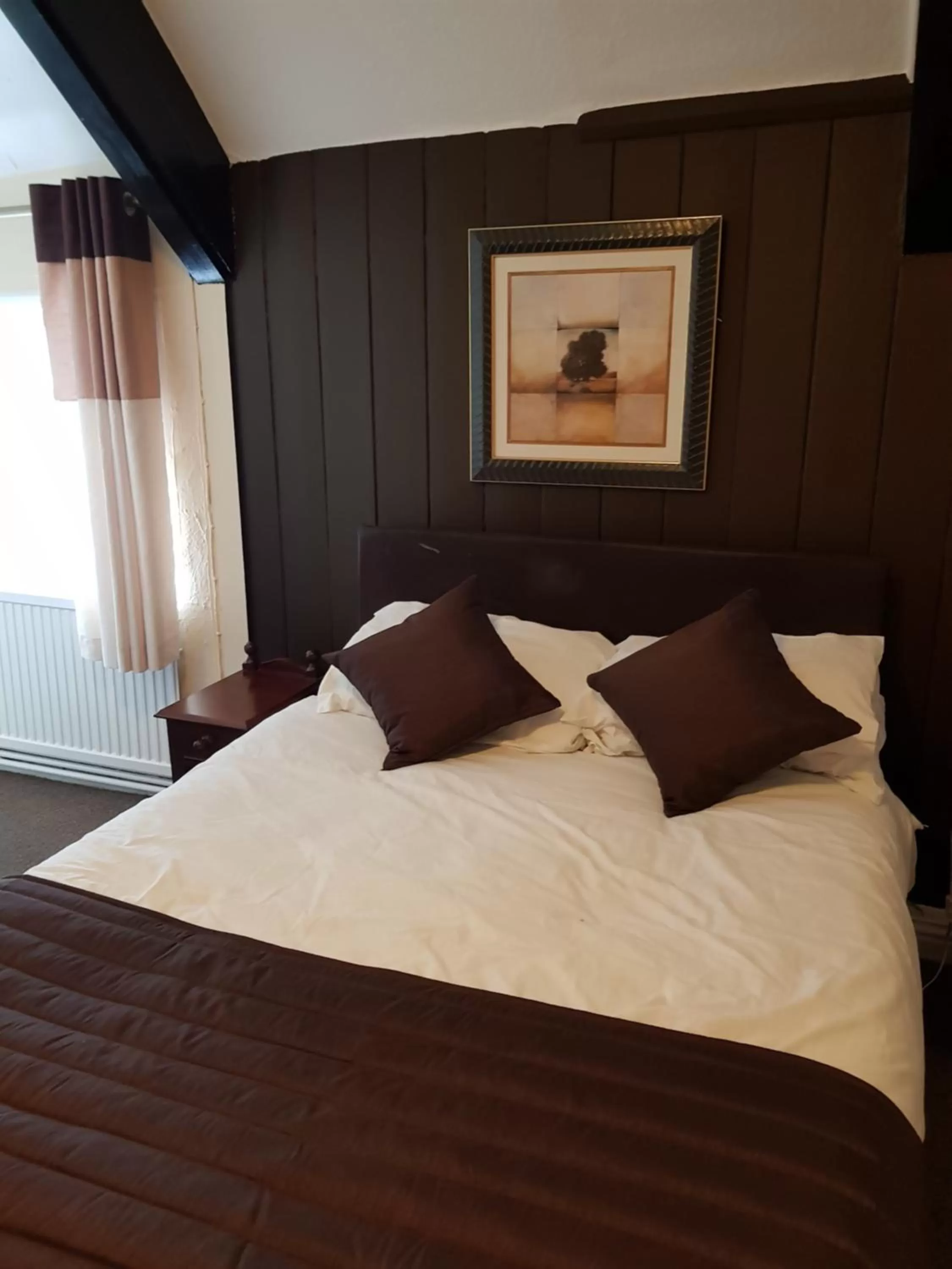 Bed in Old George Hotel