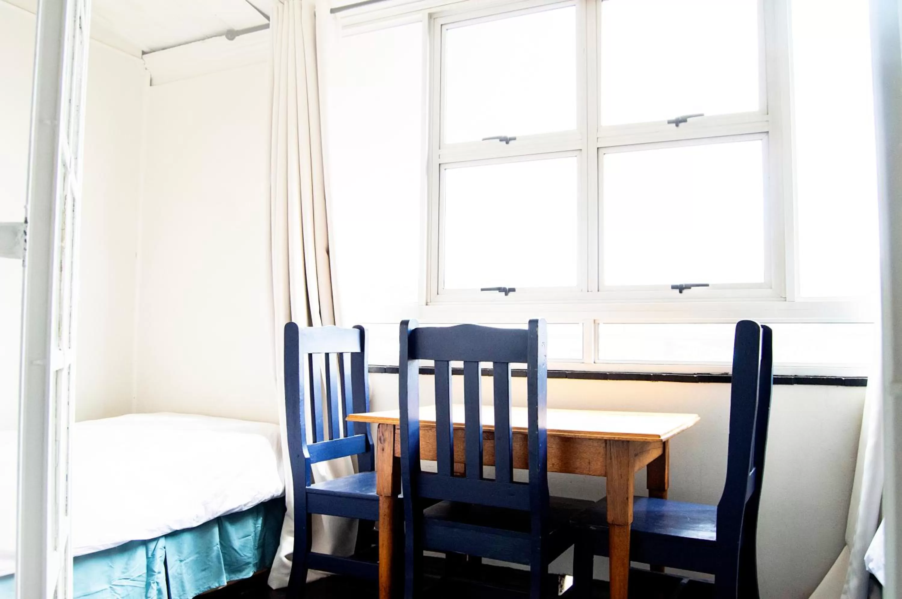 Bedroom in Thistle Hotel