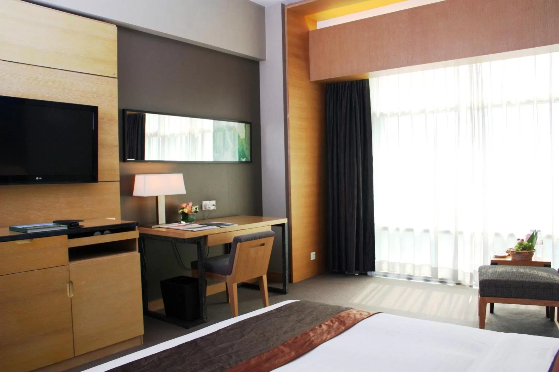 Photo of the whole room, Bed in Jianguo Hotel Guangzhou