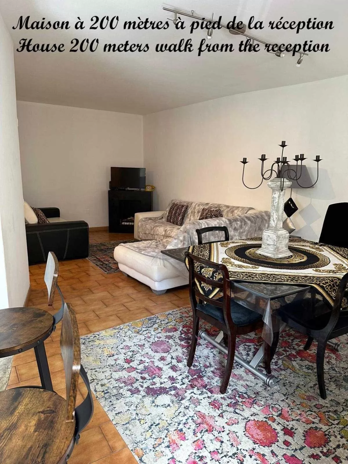 TV and multimedia in Le Clos Violette et Le 11 D'Aglaé - Hôtel de Charme Design de Luxe