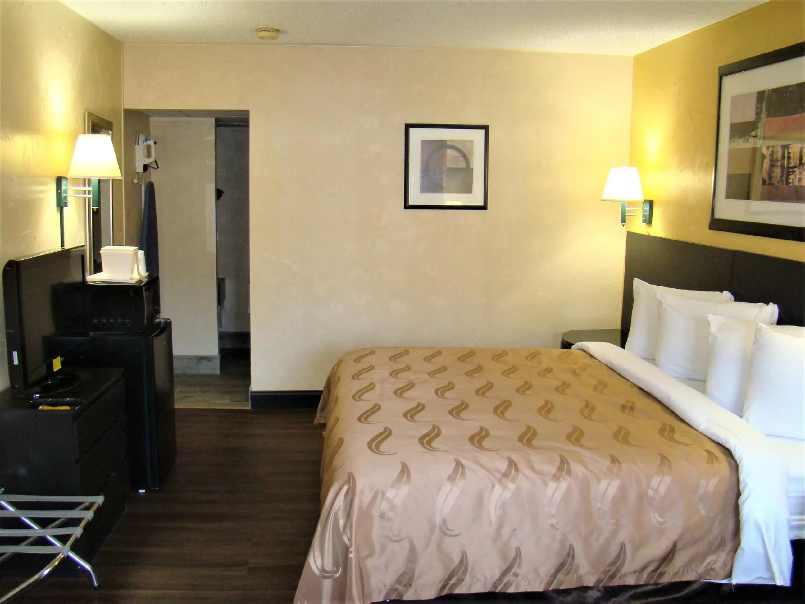 Bed in Baymont by Wyndham Front Royal Near Shenandoah National Park