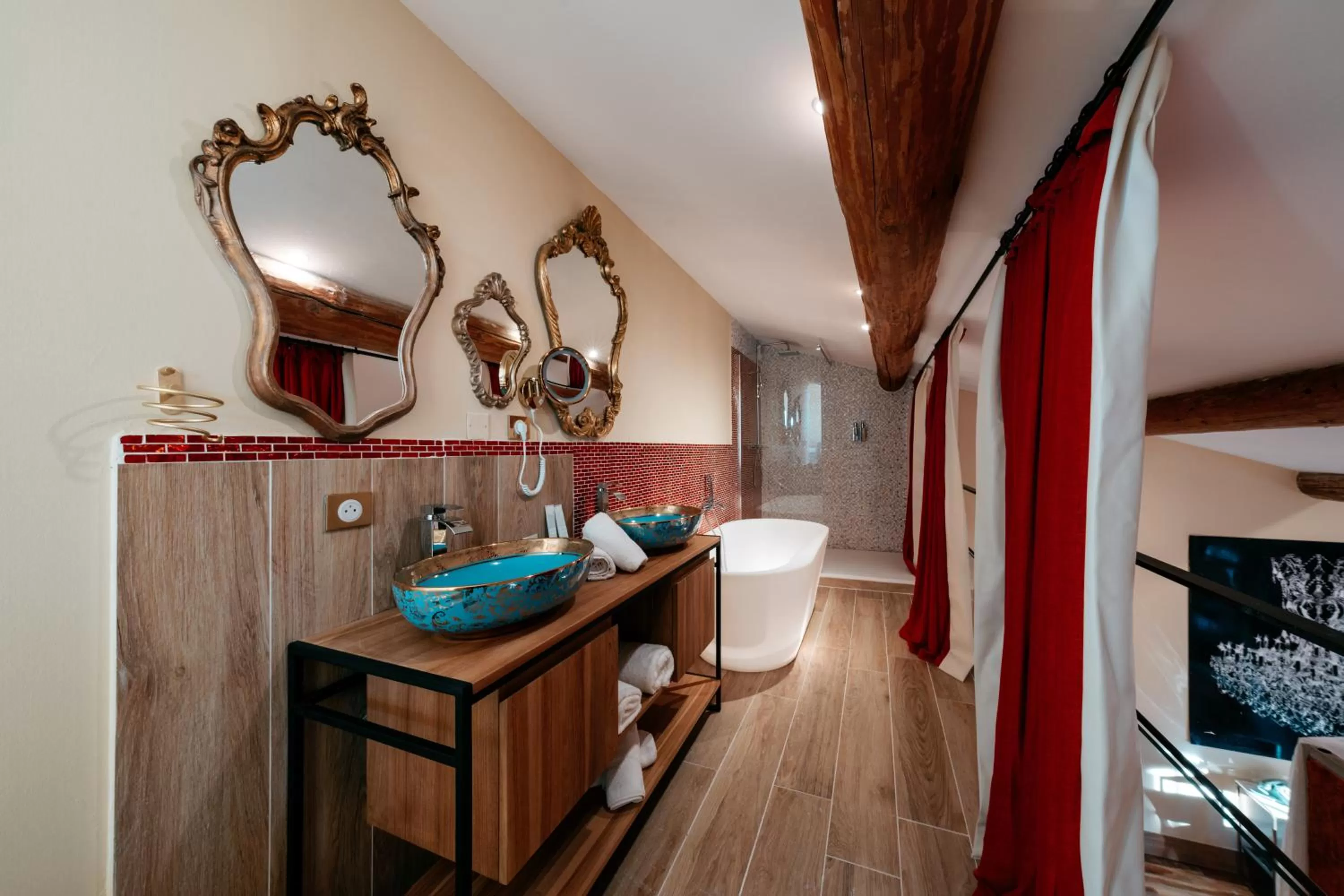 Shower in Le Clos Violette et Le 11 D'Aglaé - Hôtel de Charme Design de Luxe