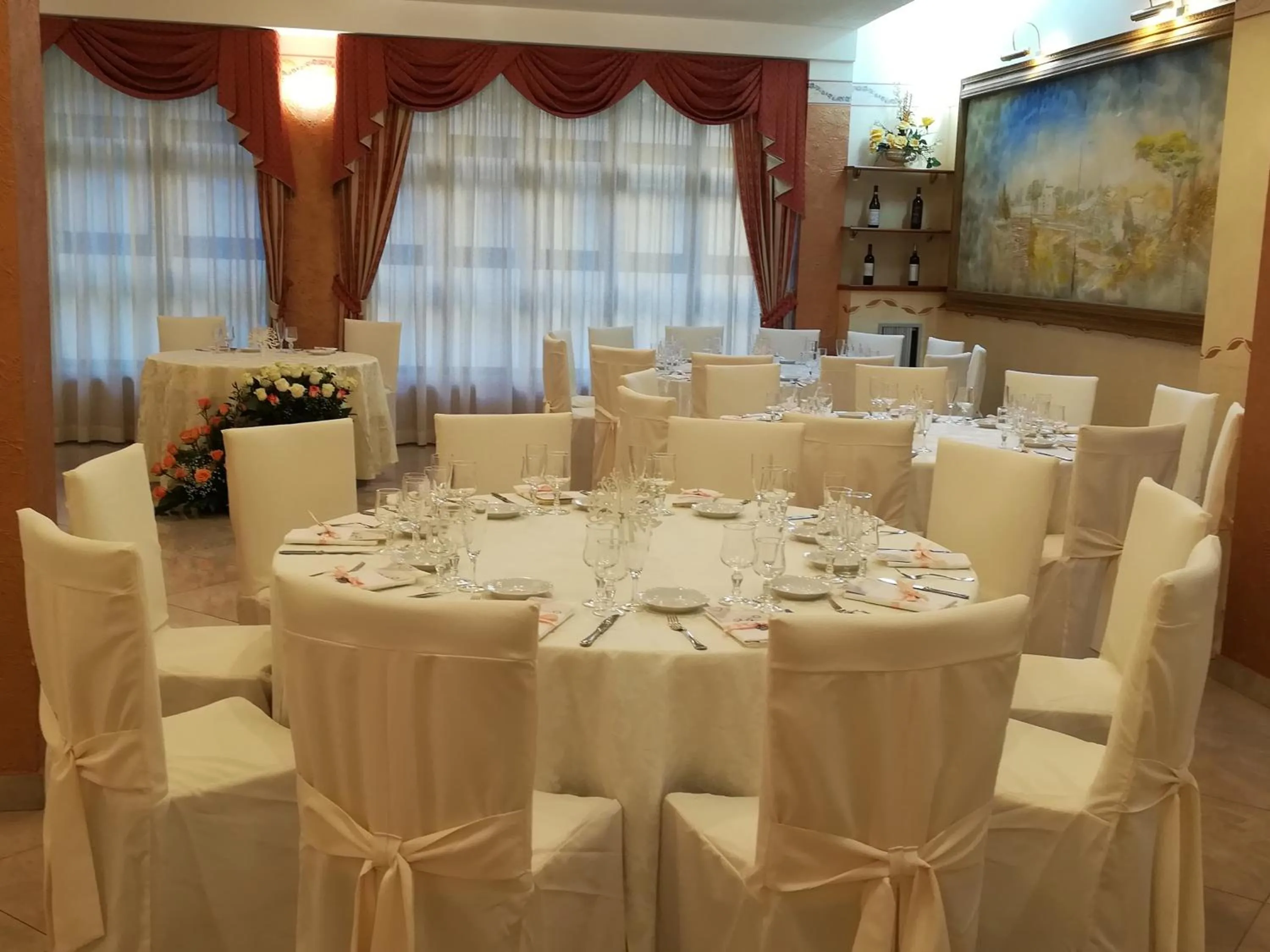 Restaurant/places to eat in Hotel Euro