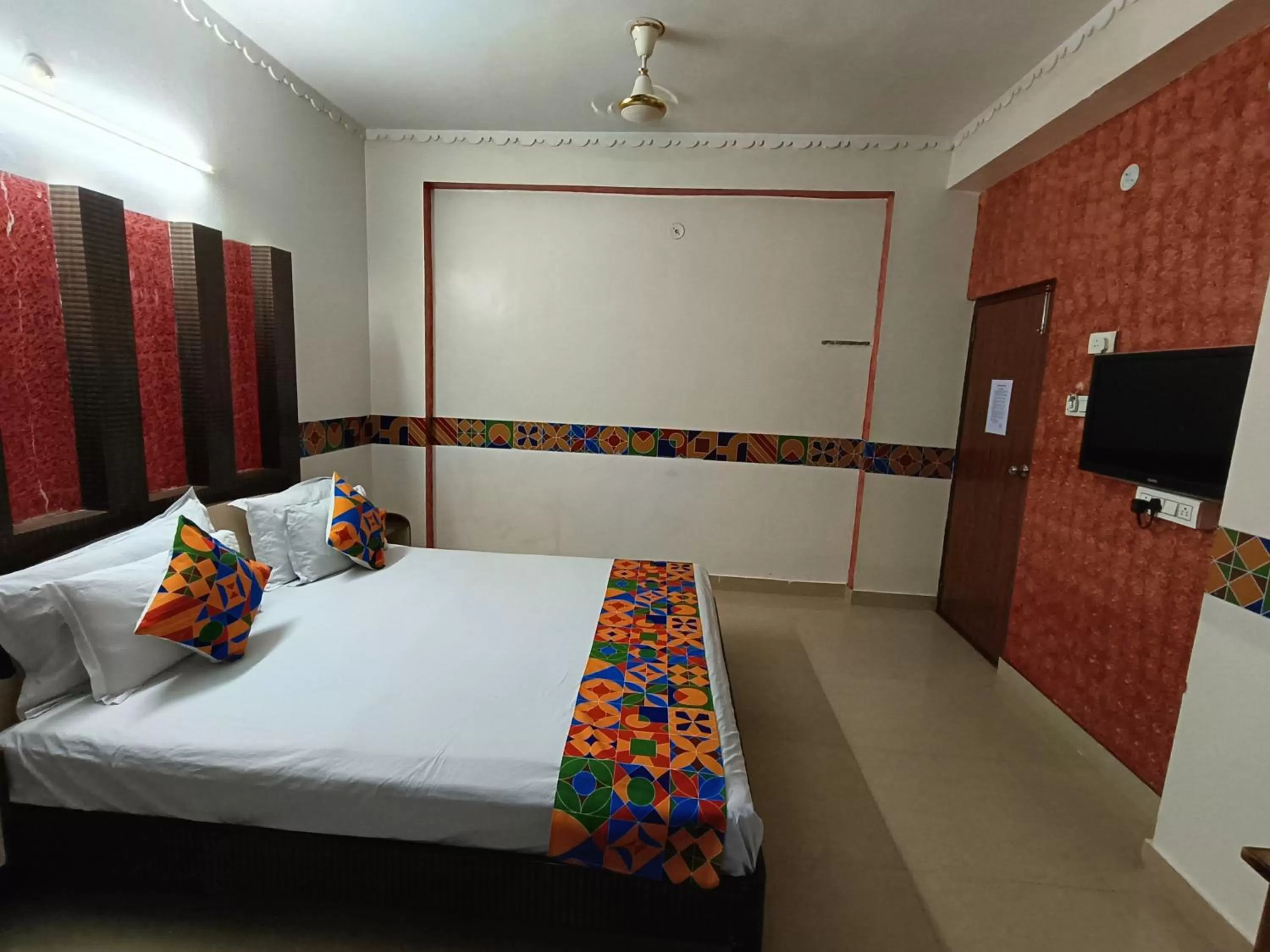 Living room, Bed in Hotel Omni Plaza