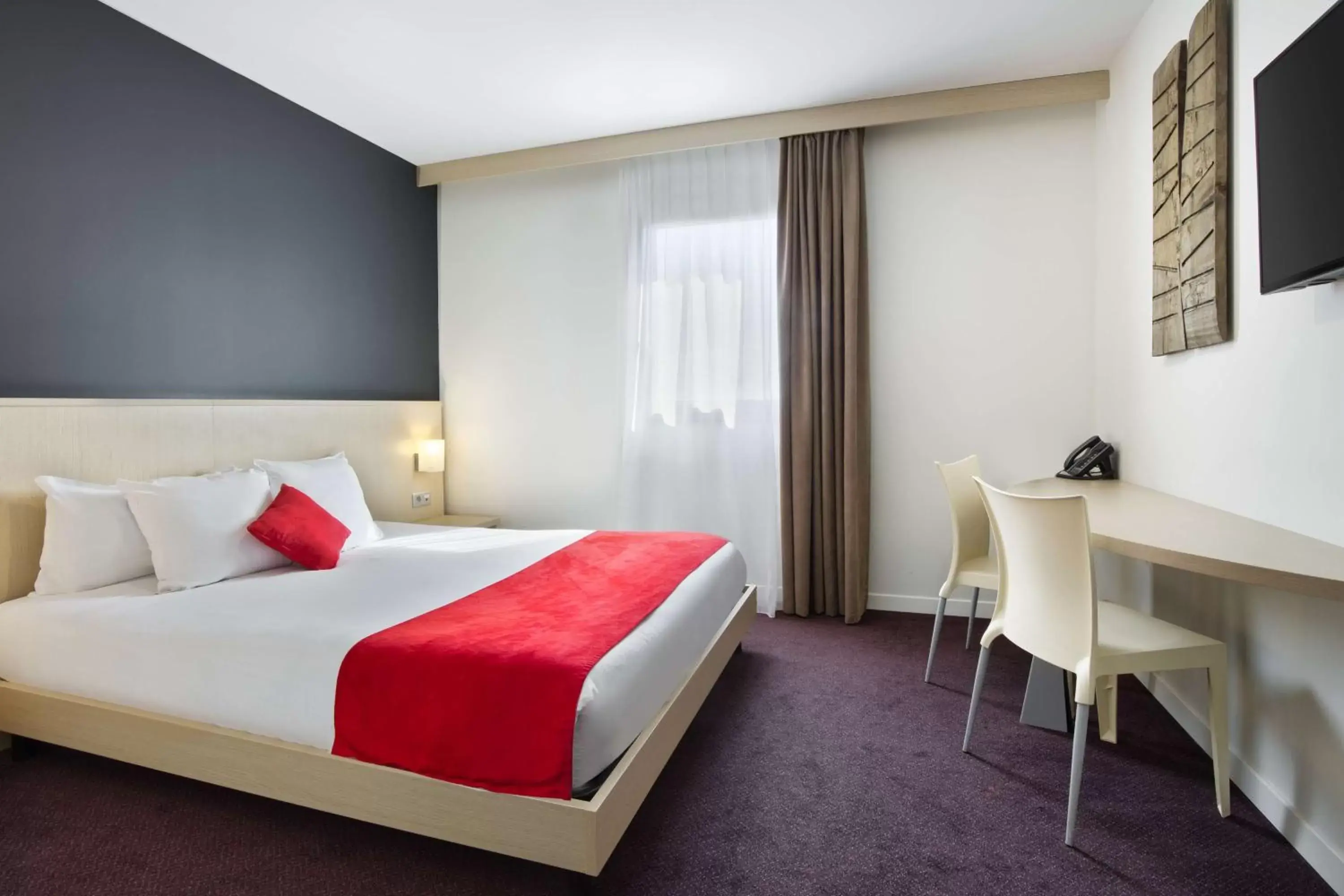 Standard King Room in Sure Hotel by Best Western Nantes Beaujoire Standard King Room in Sure Hotel by Best Western Nantes Beaujoire