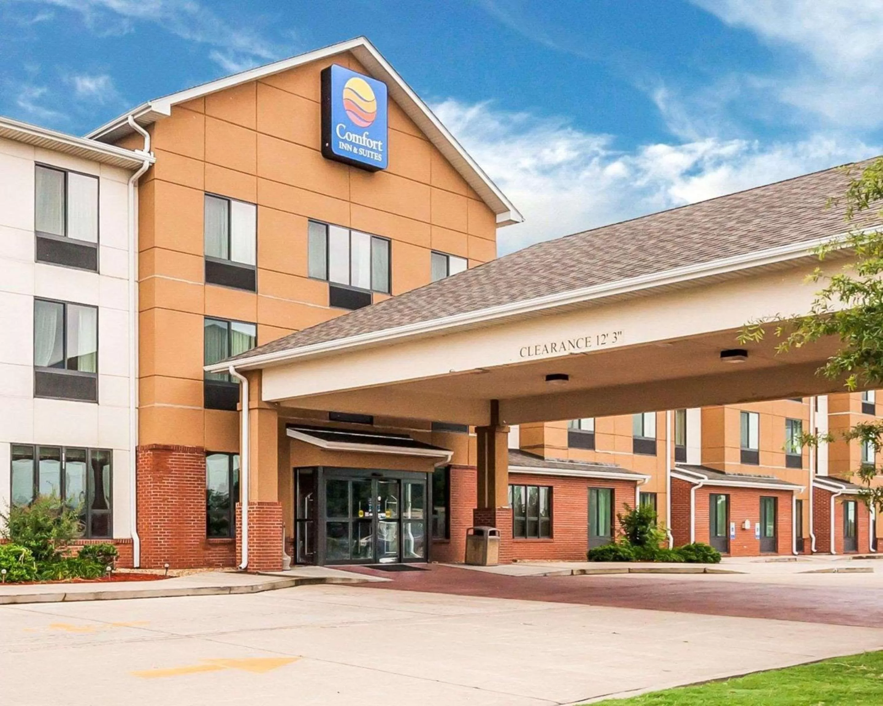 Property building in Comfort Inn & Suites Sikeston I-55
