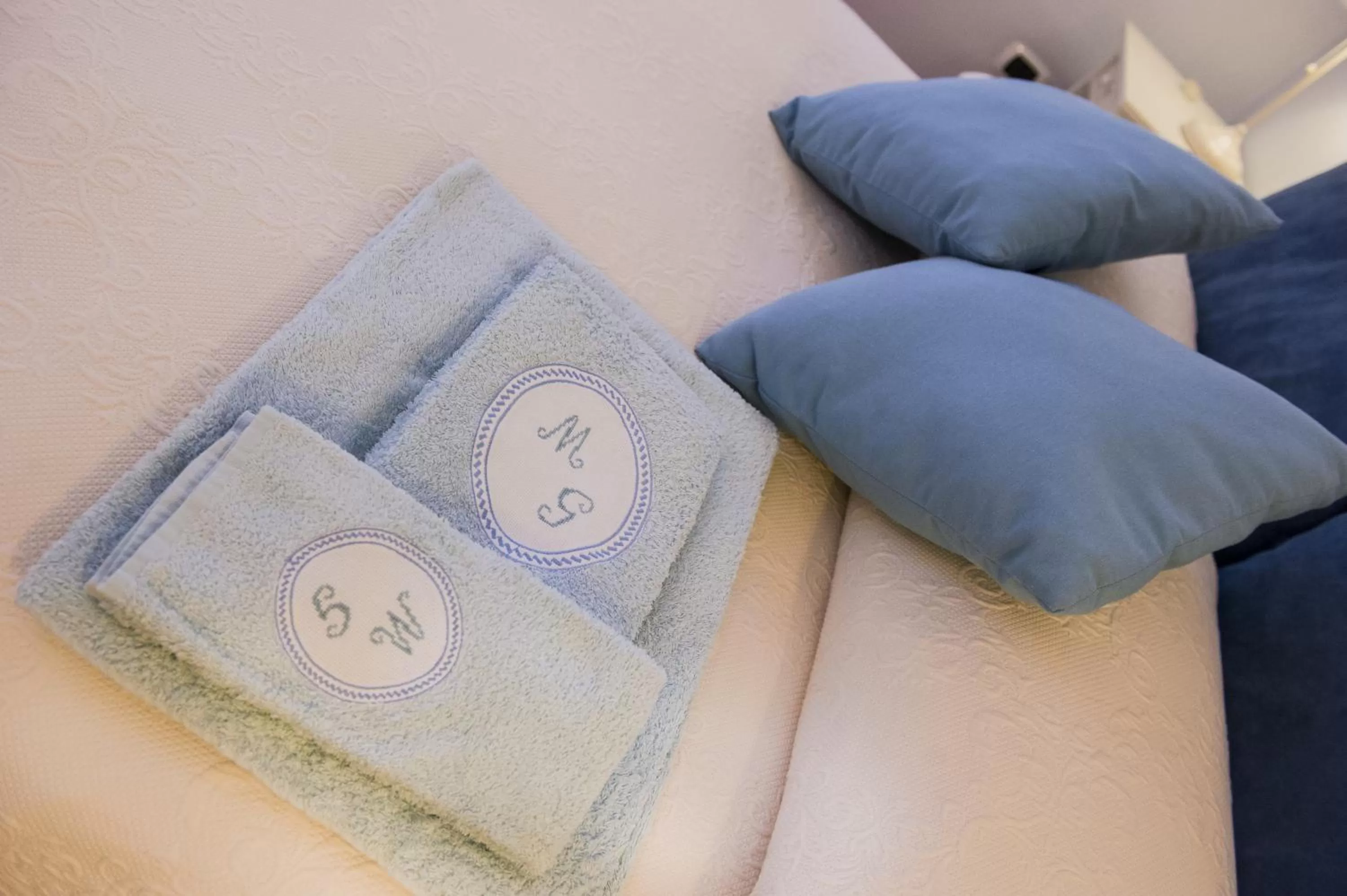 Decorative detail, Bed in Mata e Grifone B&B