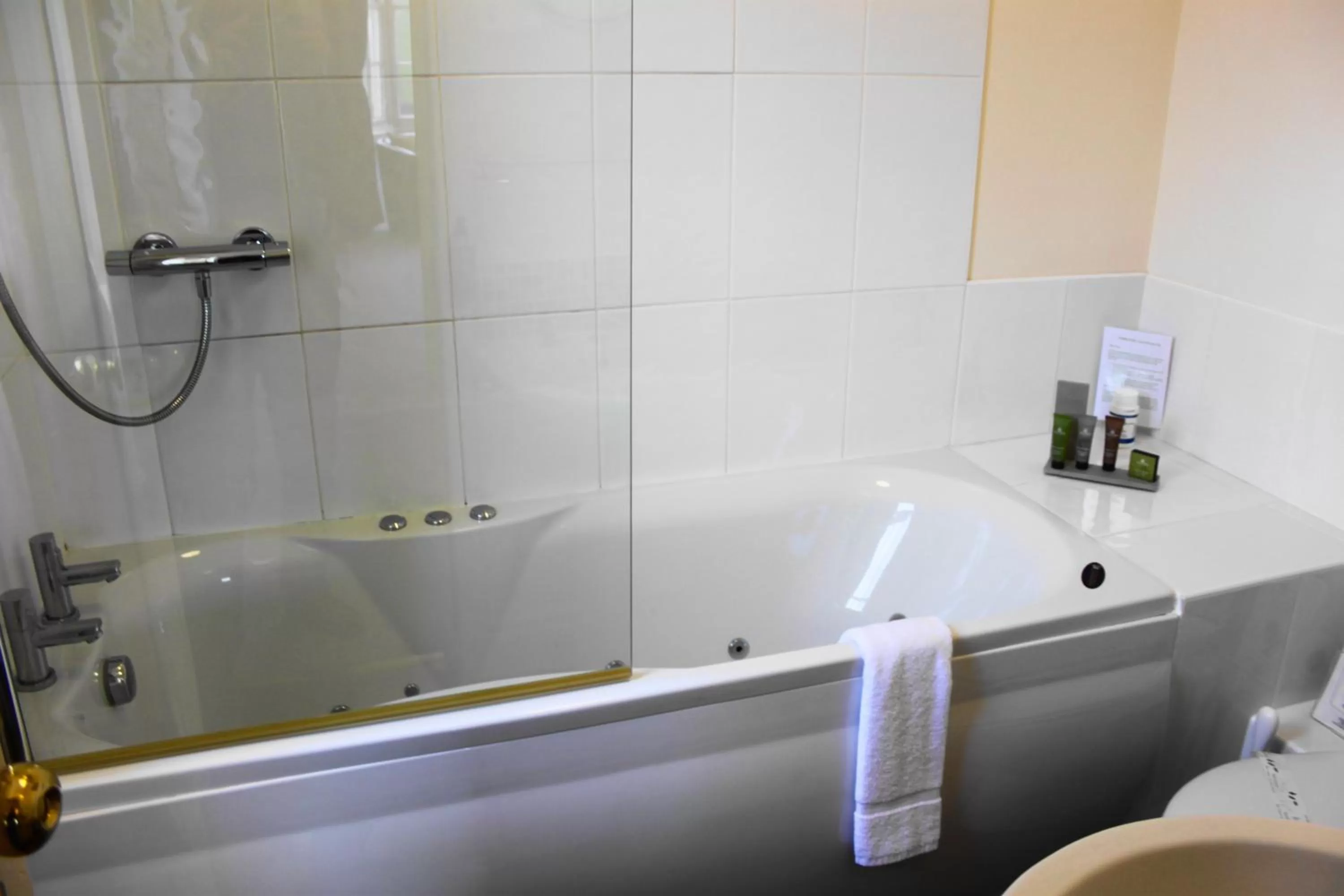 Bath in The Olive Branch