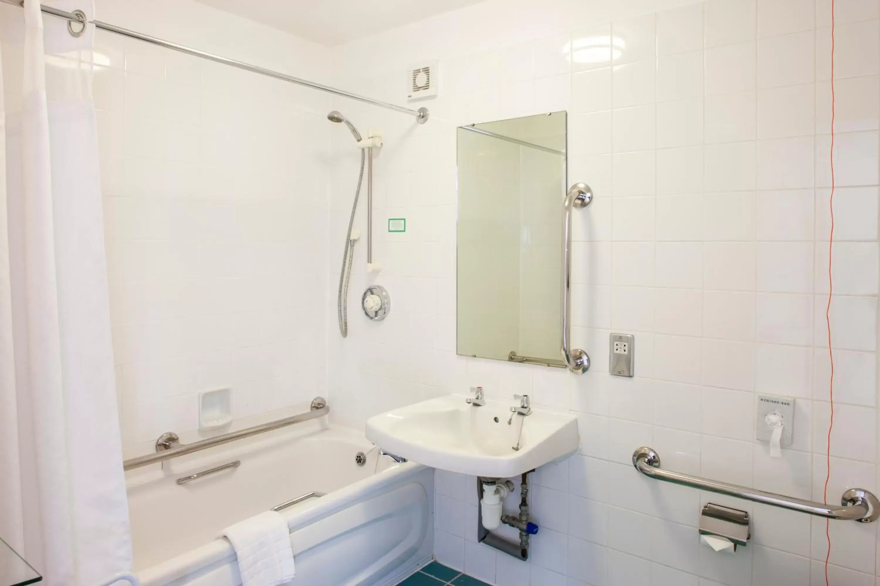 Standard Double Room - Disability Access in Holiday Inn Birmingham Bromsgrove by IHG Standard Double Room - Disability Access in Holiday Inn Birmingham Bromsgrove by IHG