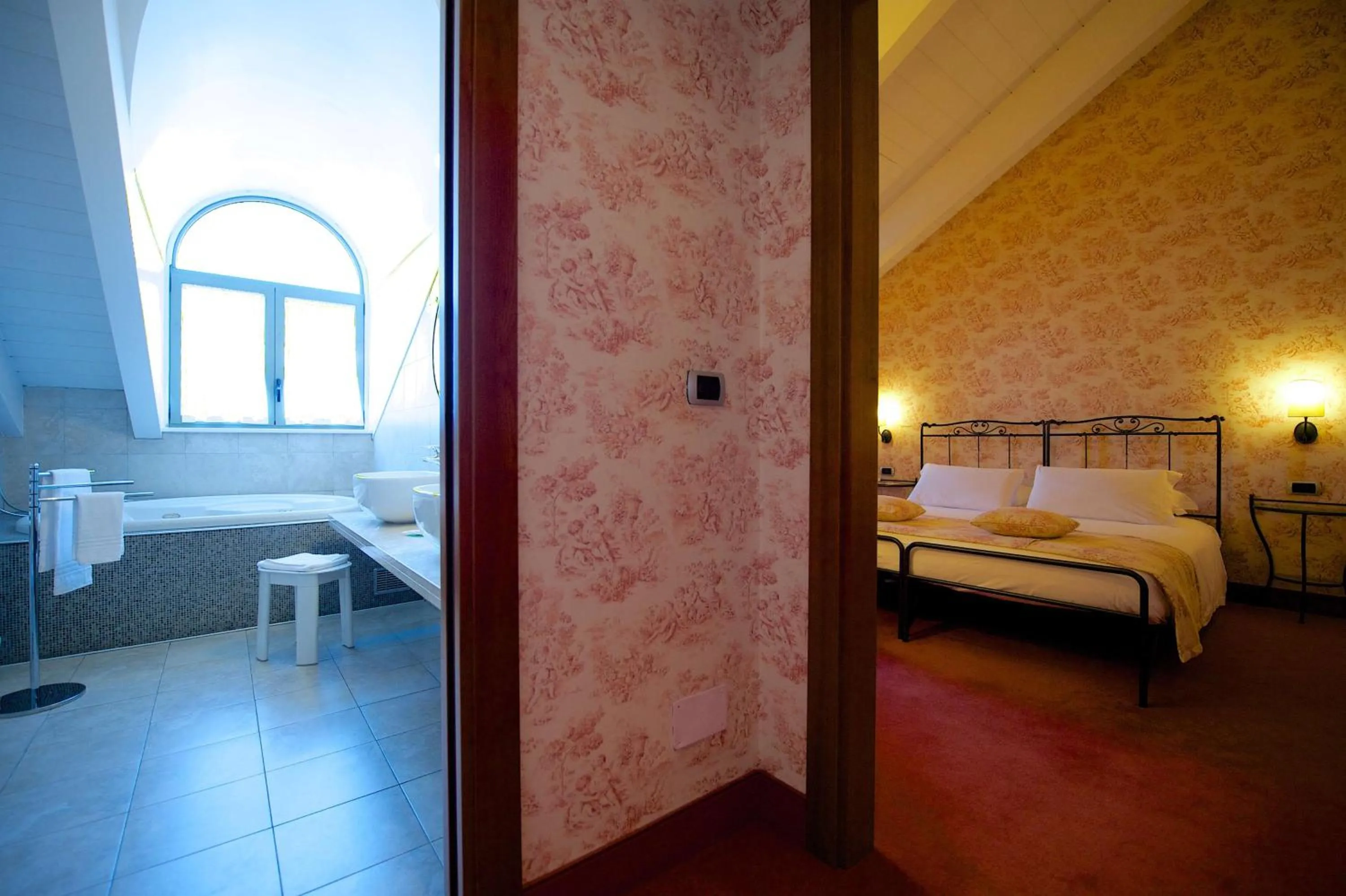 Toilet, Bed in Best Western Crystal Palace Hotel