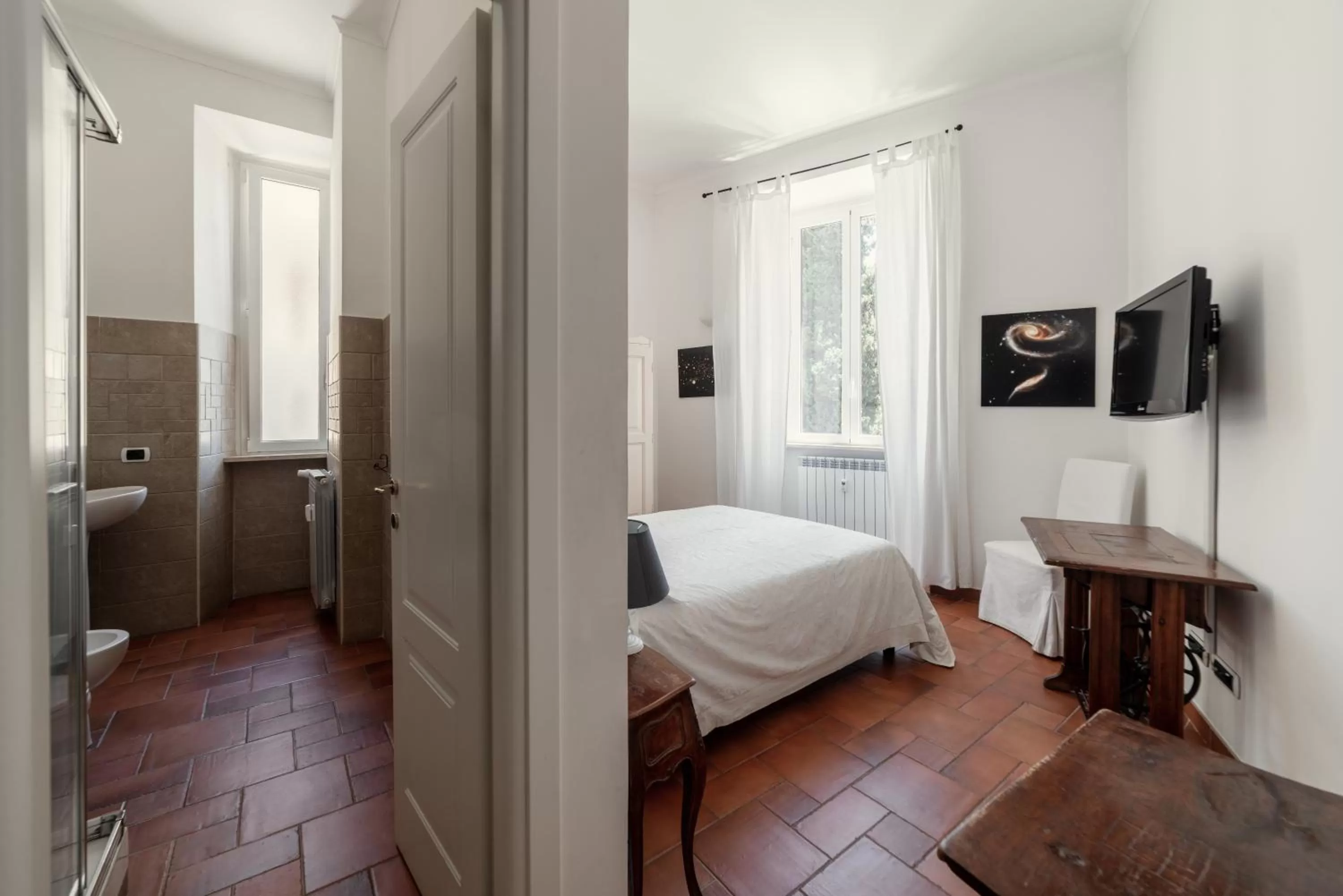 Photo of the whole room, Bed in B&B Domus Quiritum