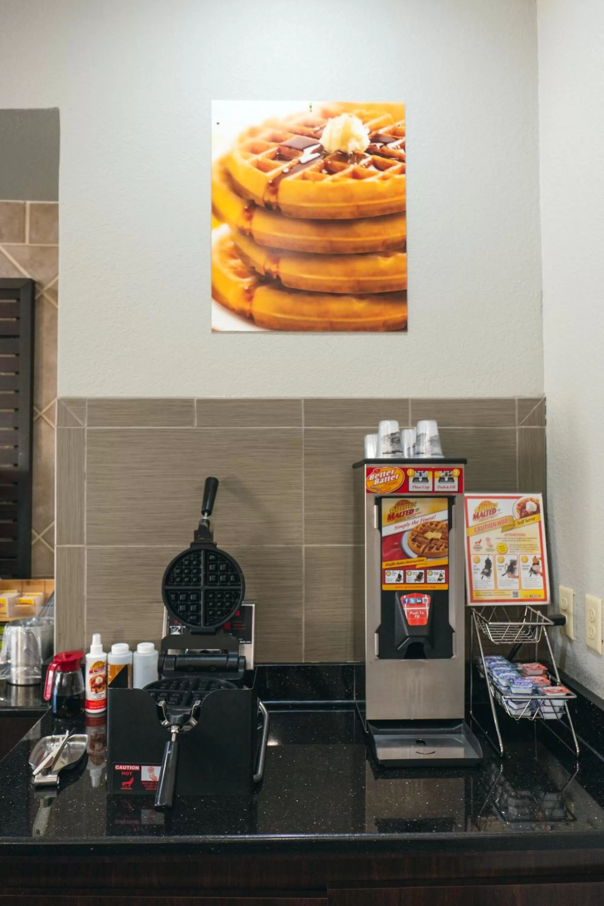 Kitchen/Kitchenette in BAYMONT BY WYNDHAM