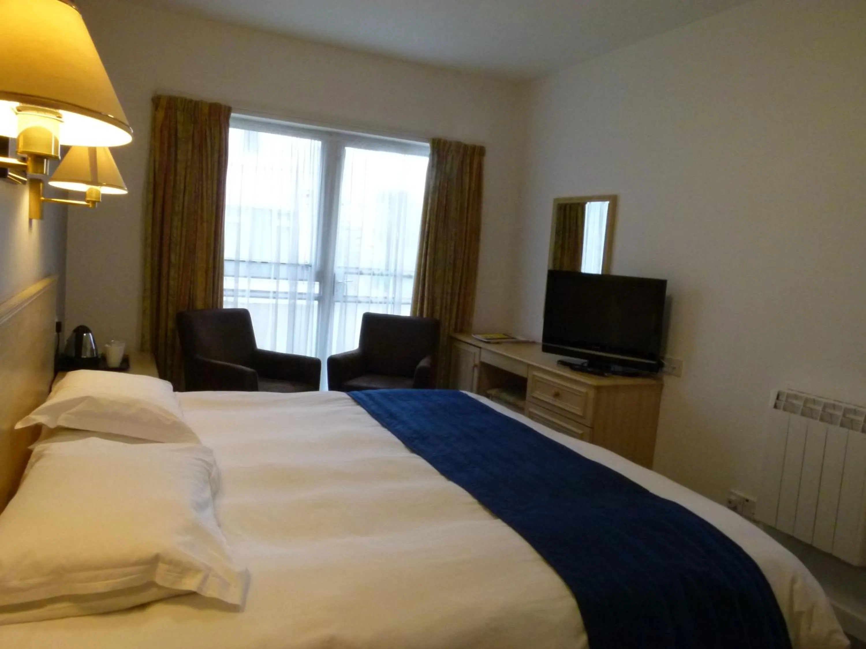 Photo of the whole room, Bed in Beachcombers Hotel