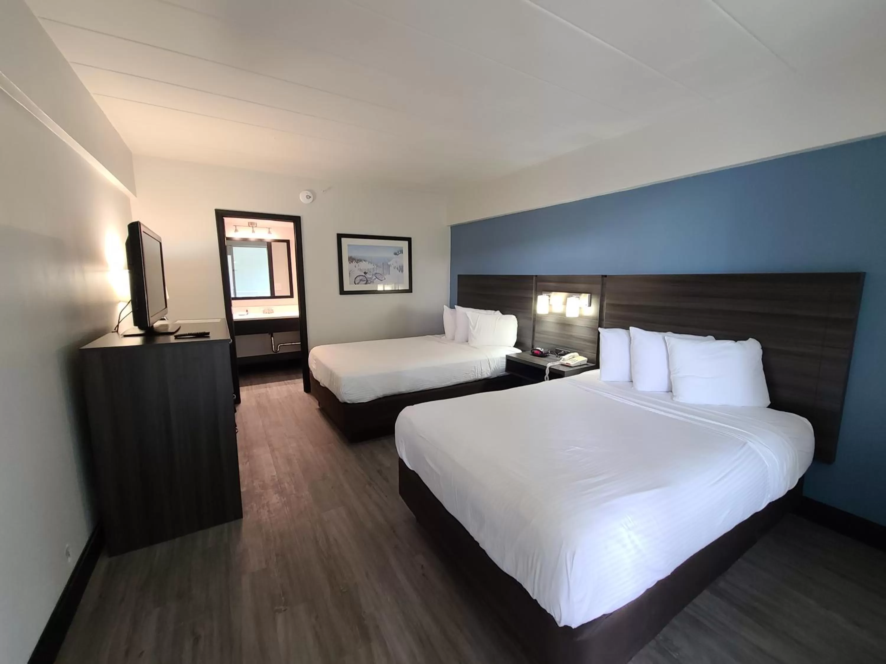 Bedroom, Bed in SureStay Hotel by Best Western Virginia Beach Royal Clipper