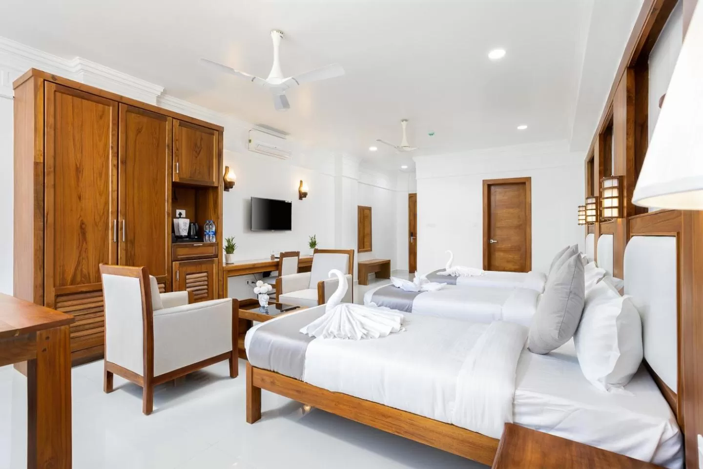 Bed in HOTEL WHITE HOUSE, Munnar