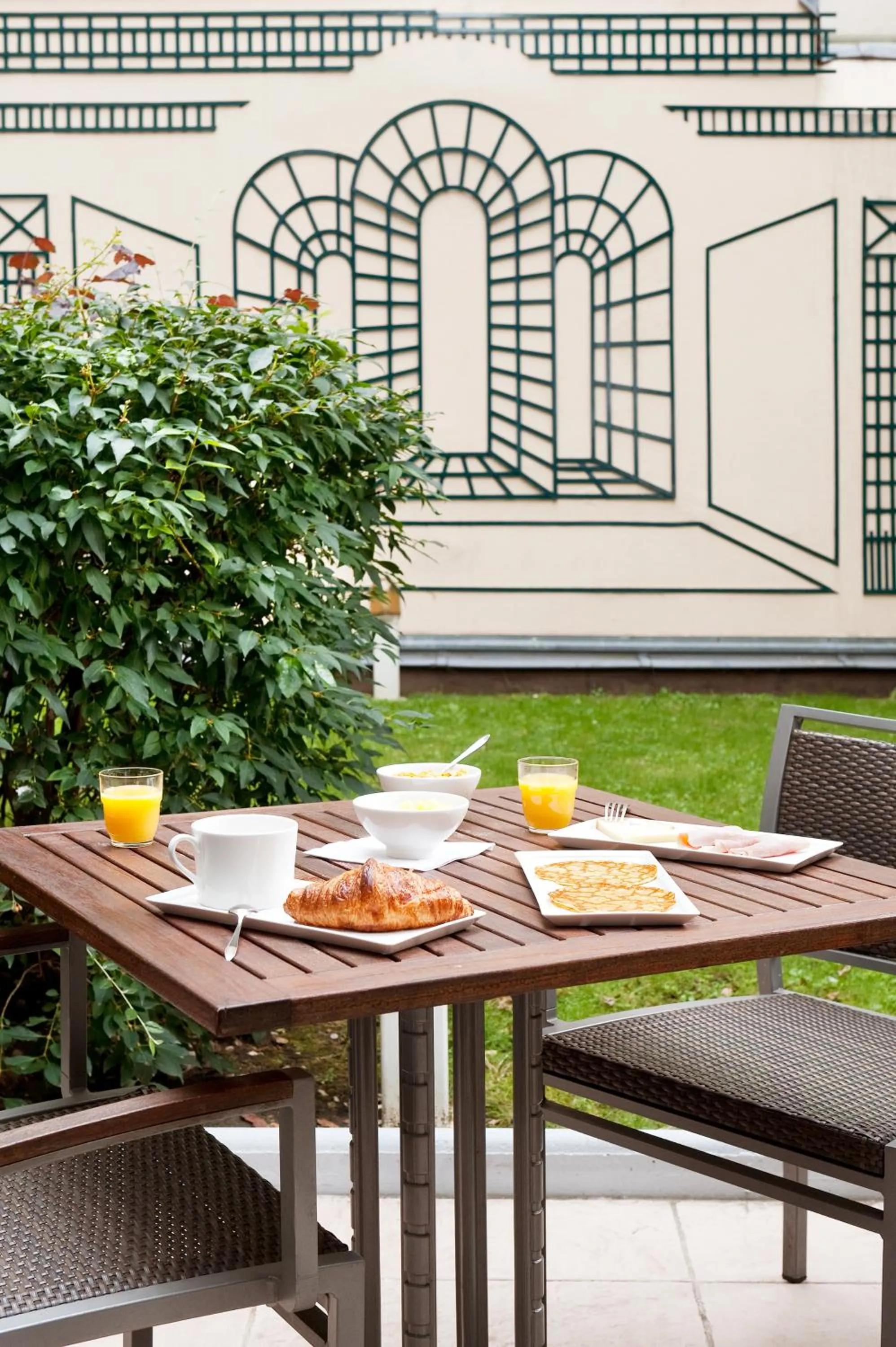 Garden in ibis Paris Bastille Faubourg St Antoine