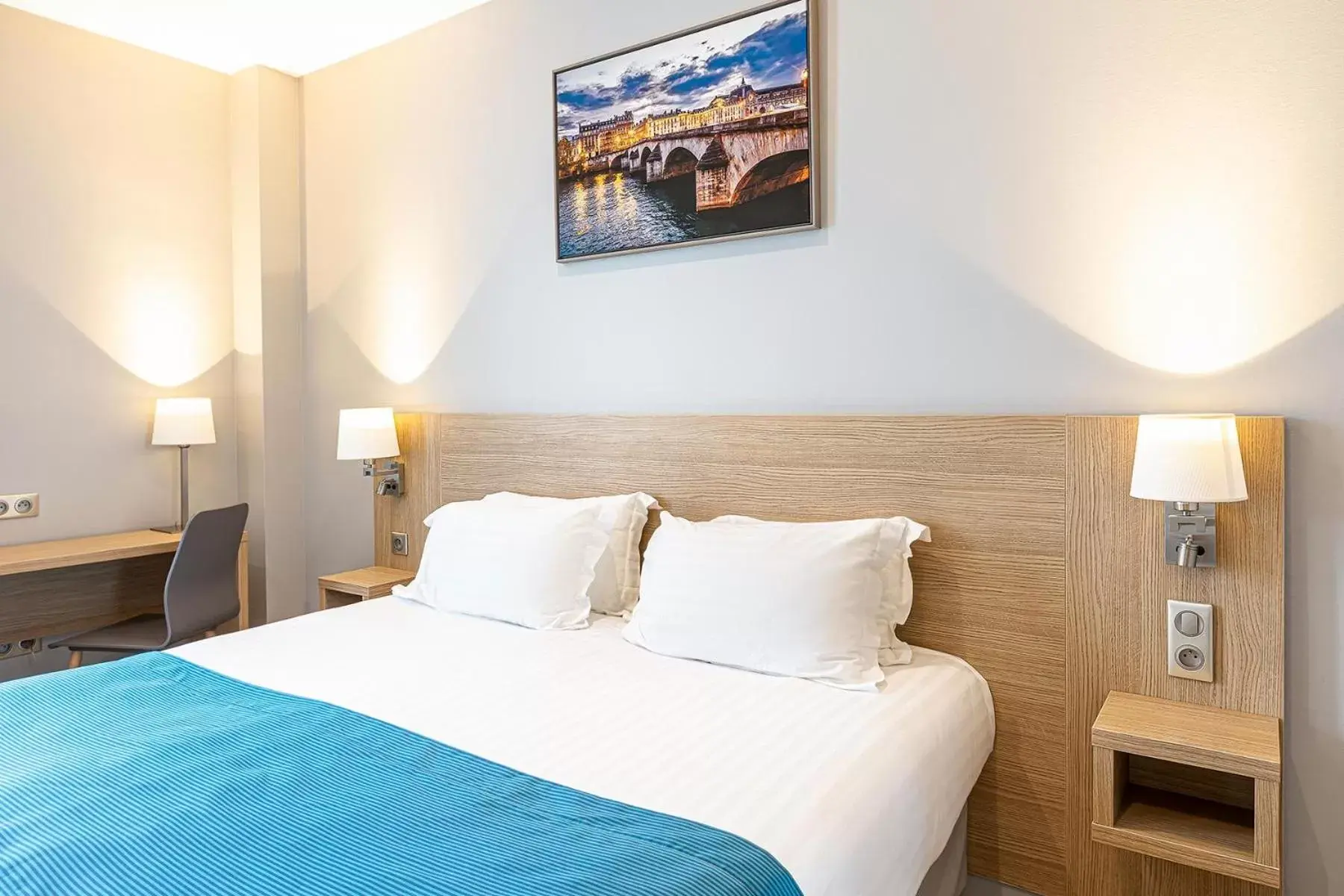 Classic Room with Courtyard View in Paris d'Issy Hôtel Porte de Versailles Classic Room with Courtyard View in Paris d'Issy Hôtel Porte de Versailles