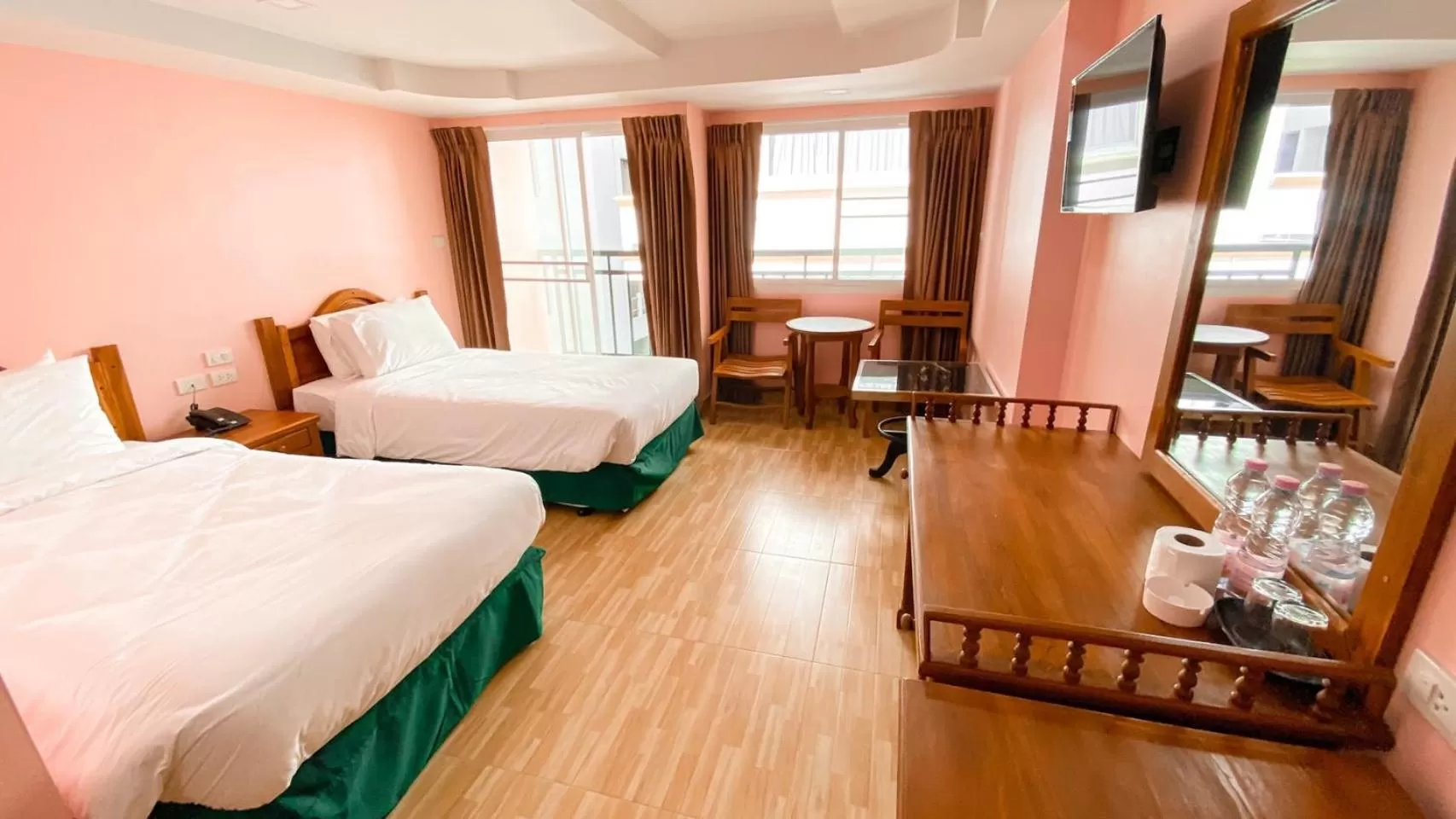 Bedroom, Bed in A.A. Pattaya Golden Beach Hotel