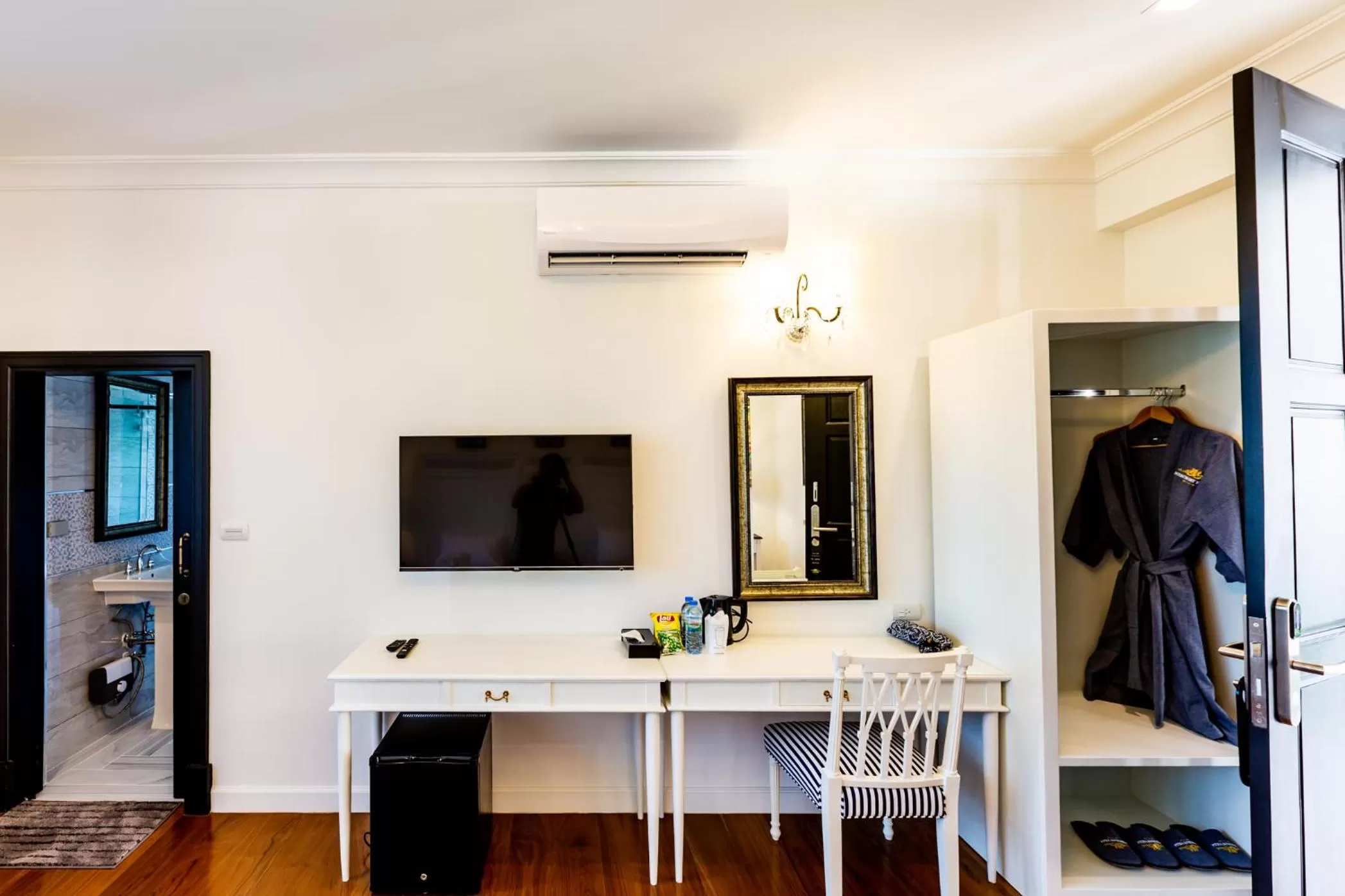 TV and multimedia in Merchant Villa- SHA Extra Plus