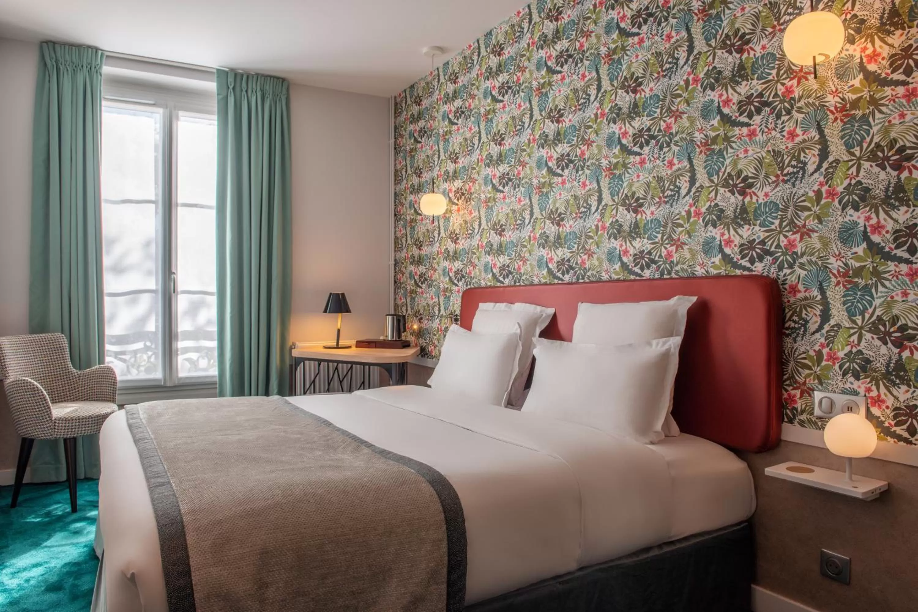 Photo of the whole room, Bed in Hôtel Edouard 6 by Malone