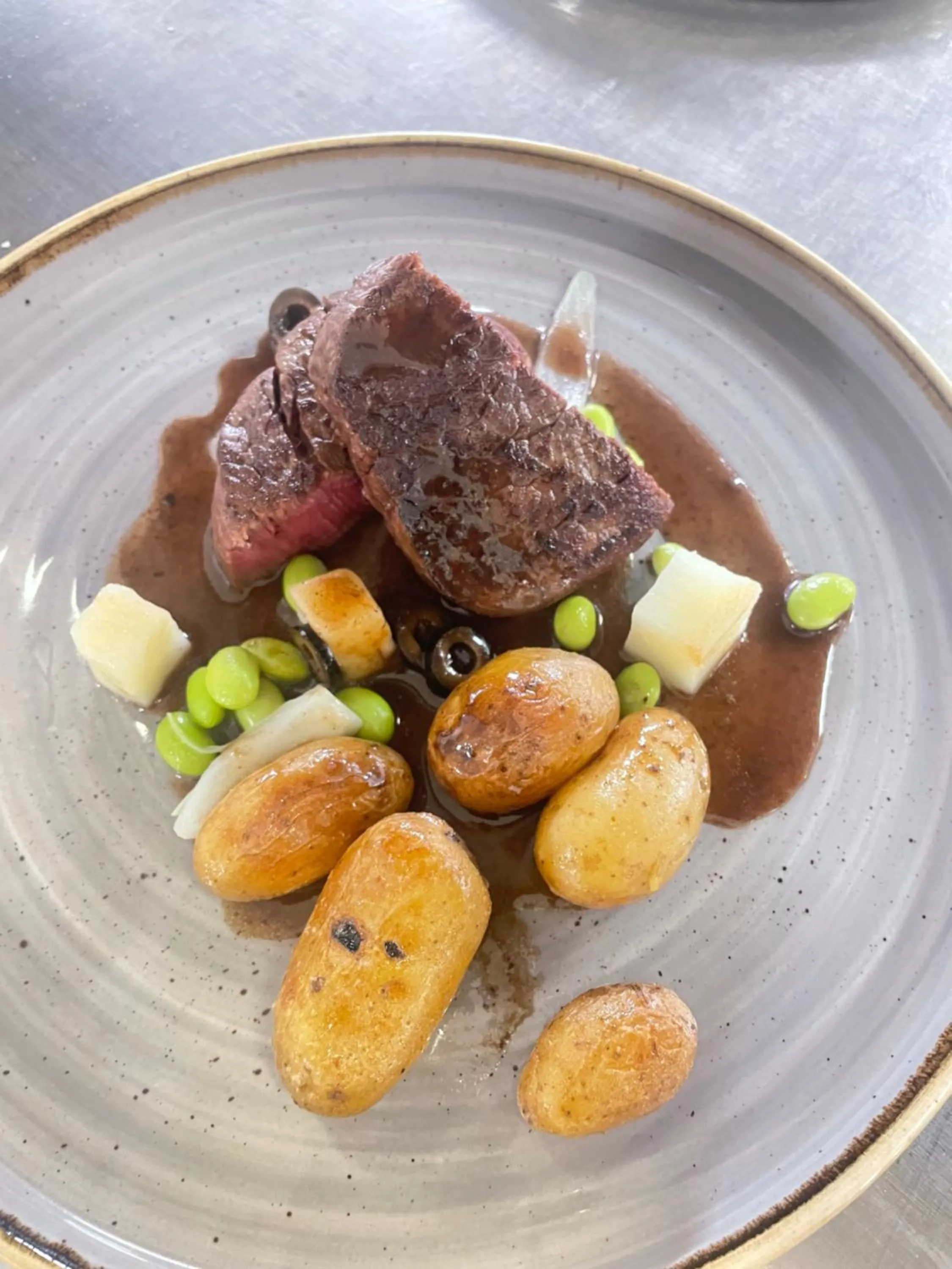 Restaurant/places to eat in Logis Hostellerie des Clos et restaurant Bistrot des grands crus et Maison de la tour Chablis