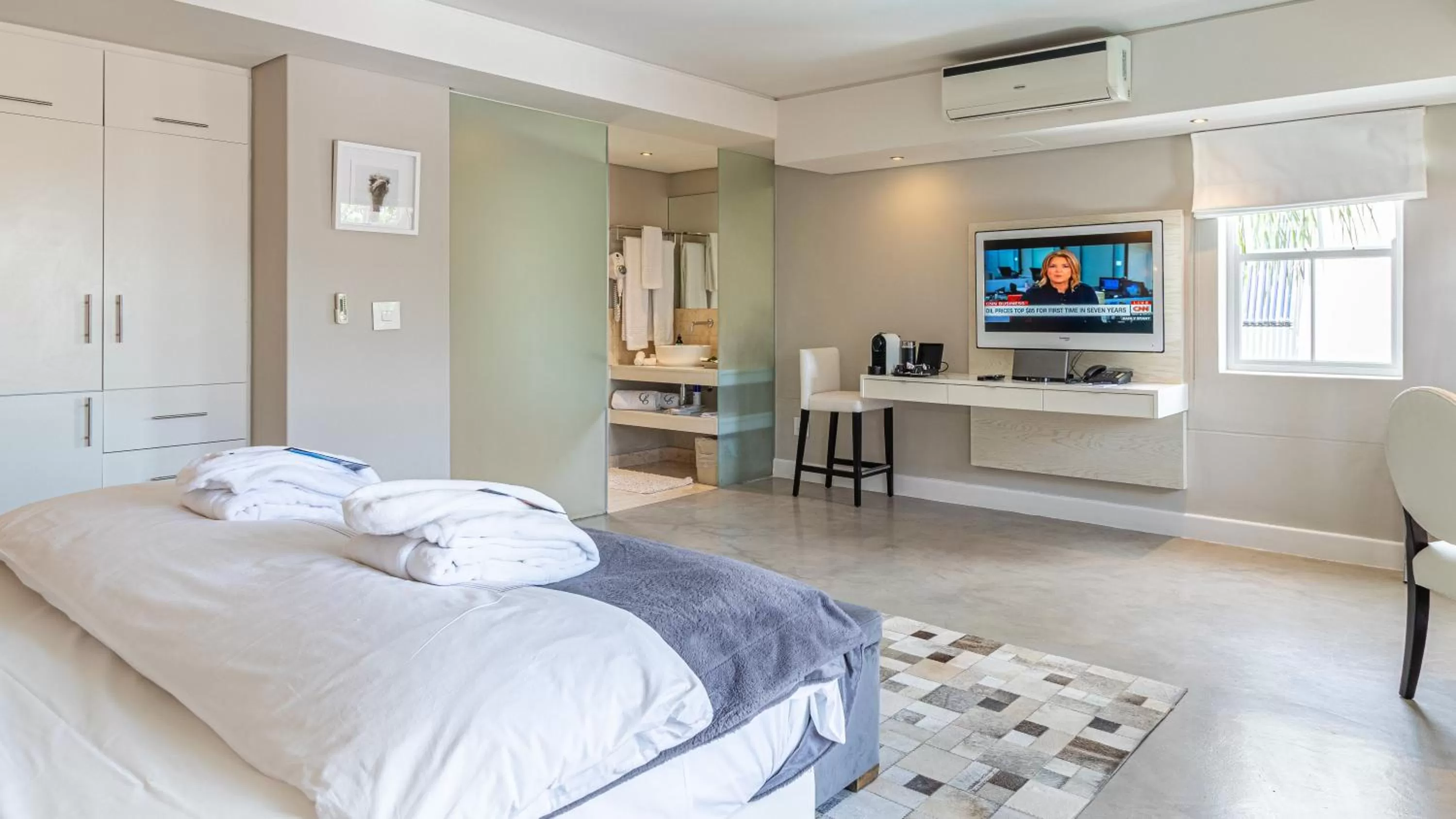 Bedroom, TV/Entertainment Center in The Glen Boutique Hotel & Spa