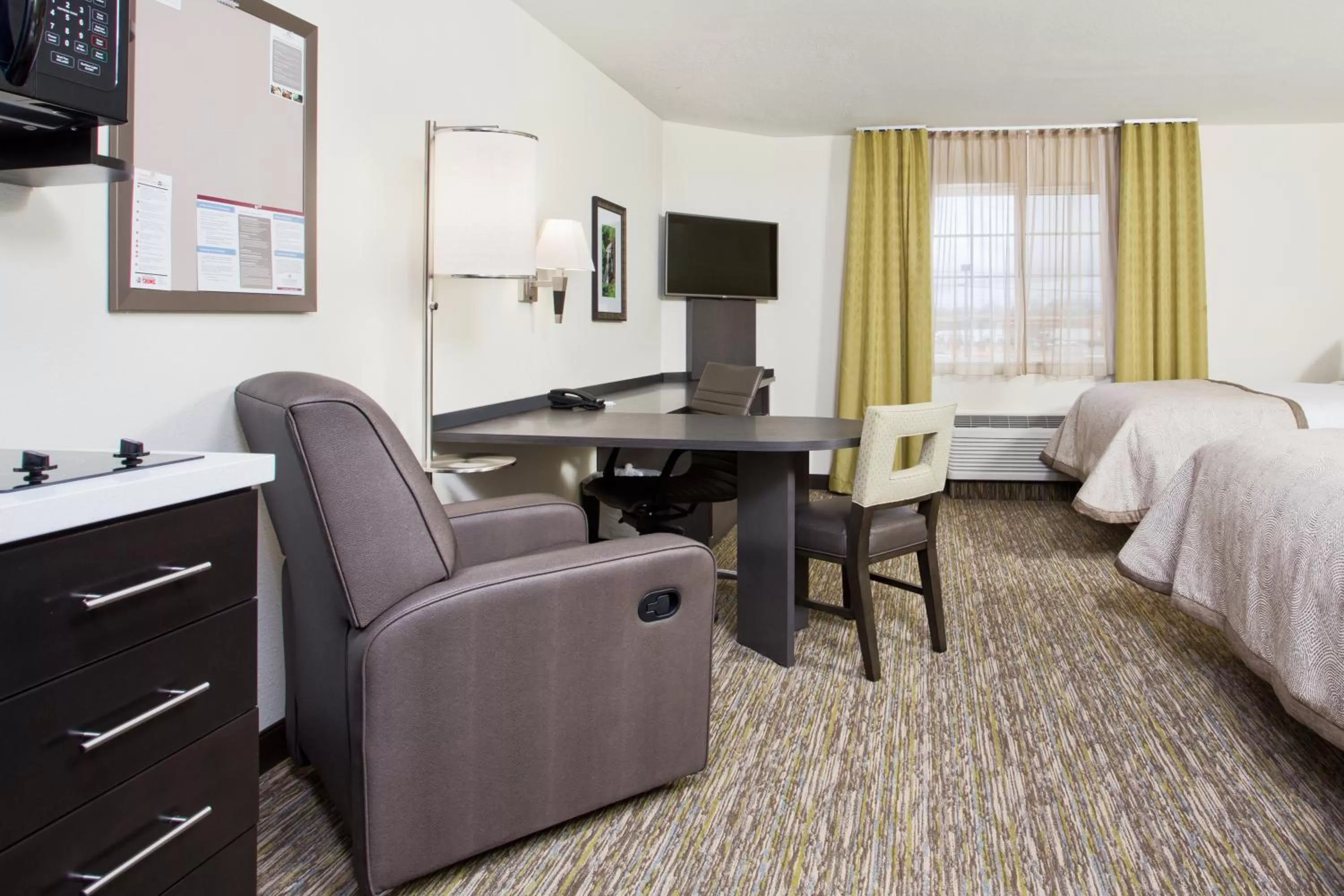Photo of the whole room, Bed in Candlewood Suites Fort Campbell - Oak Grove by IHG