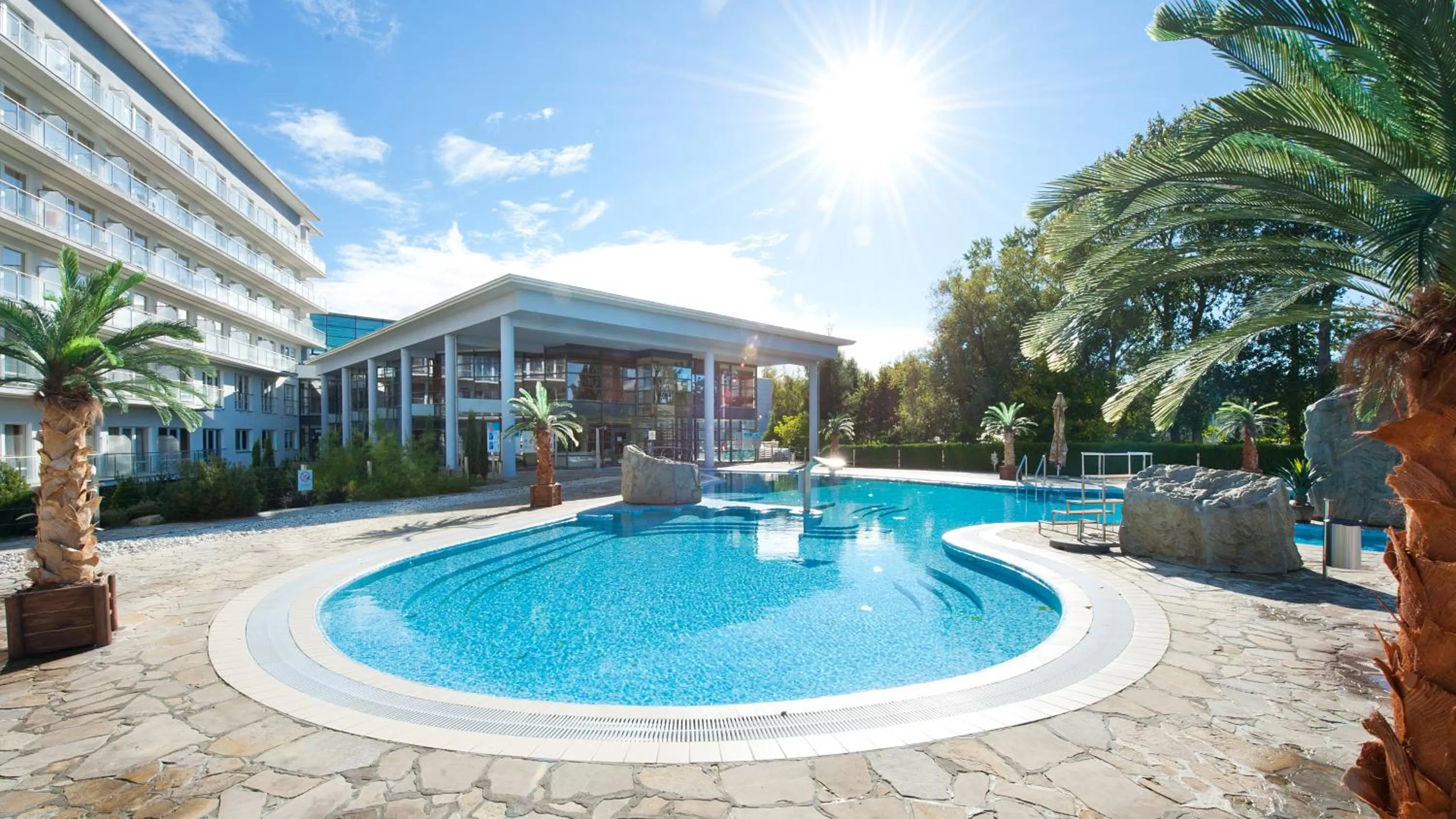 Area and facilities, Swimming Pool in Ikar Plaza