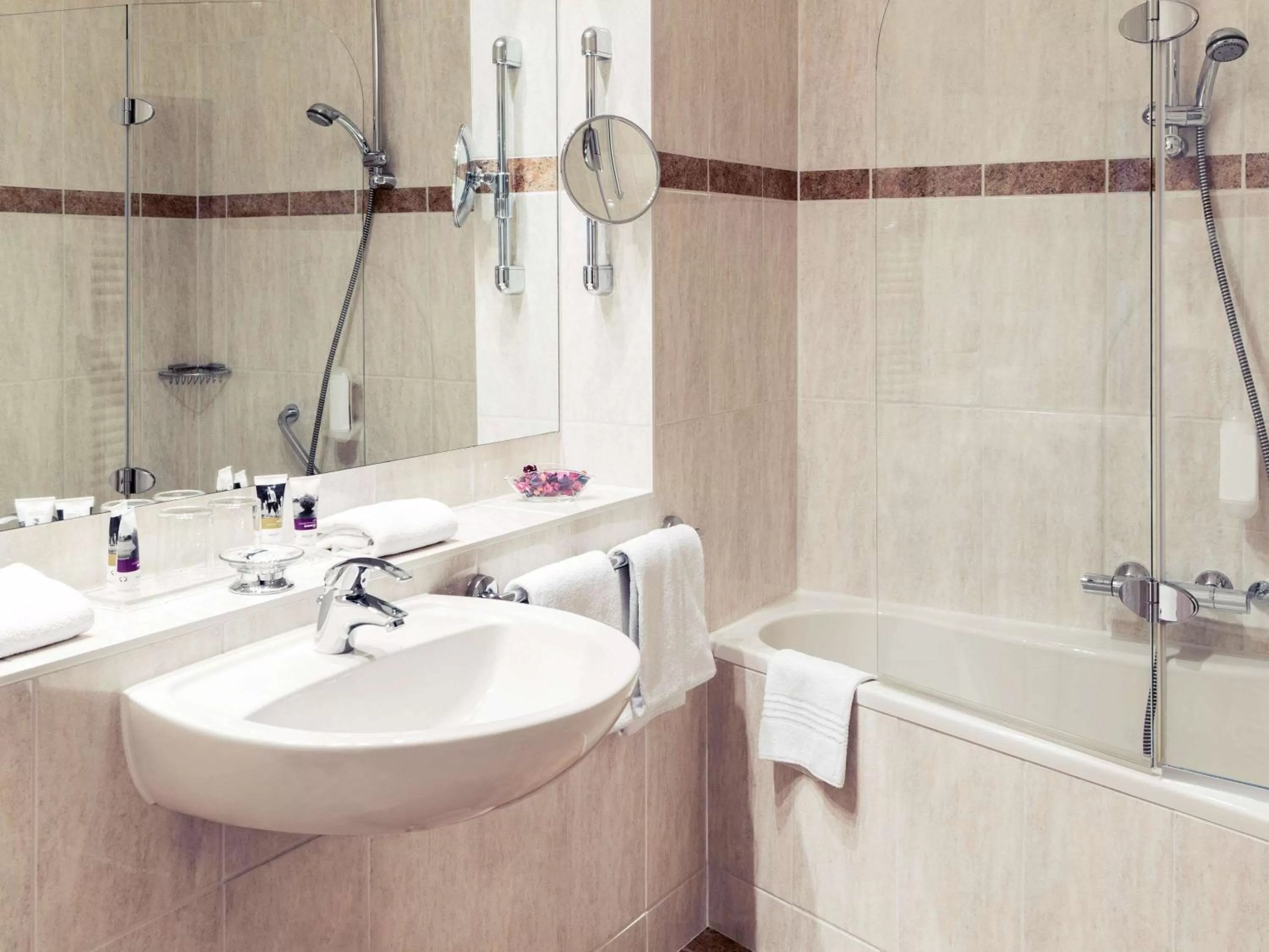 Photo of the whole room, Bathroom in Mercure Hotel Berlin Mitte