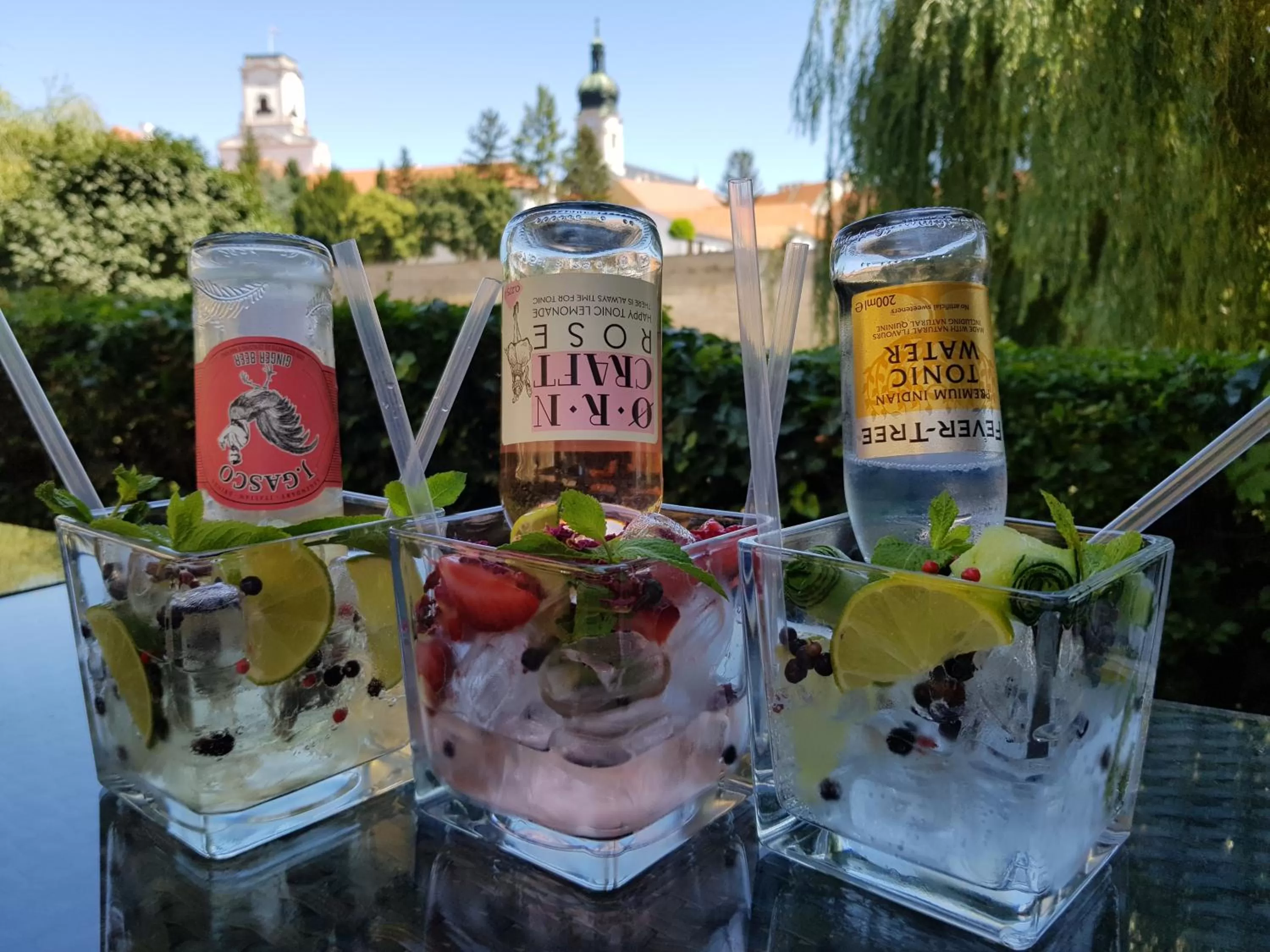 Arany Szarvas Fogadó és Captain Drakes Pub