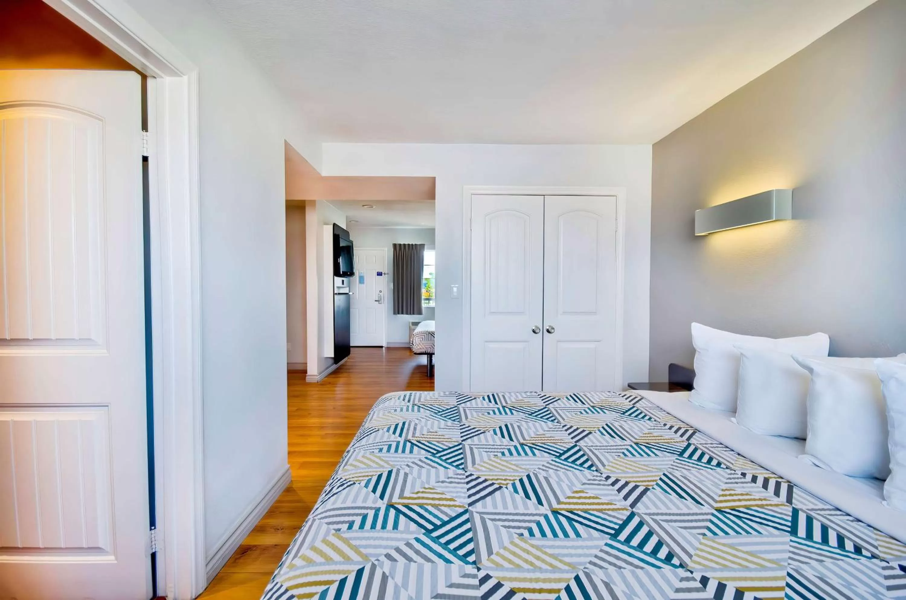 Bedroom in Motel 6 Gardena